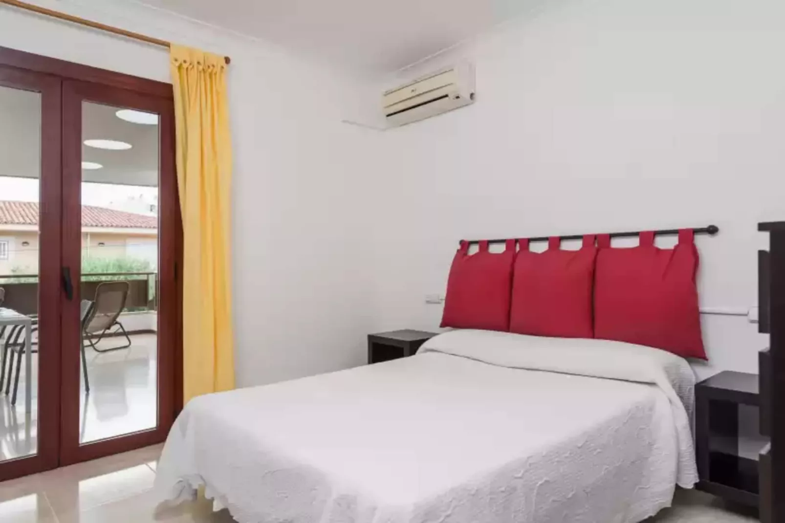 Elianto-Bedroom