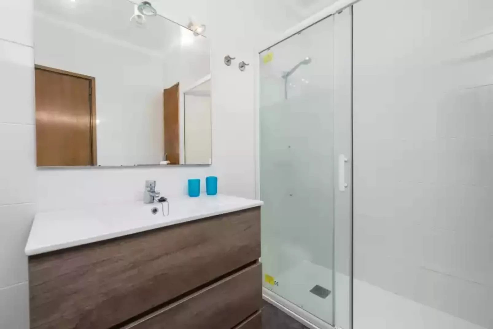 Elianto-Bathroom