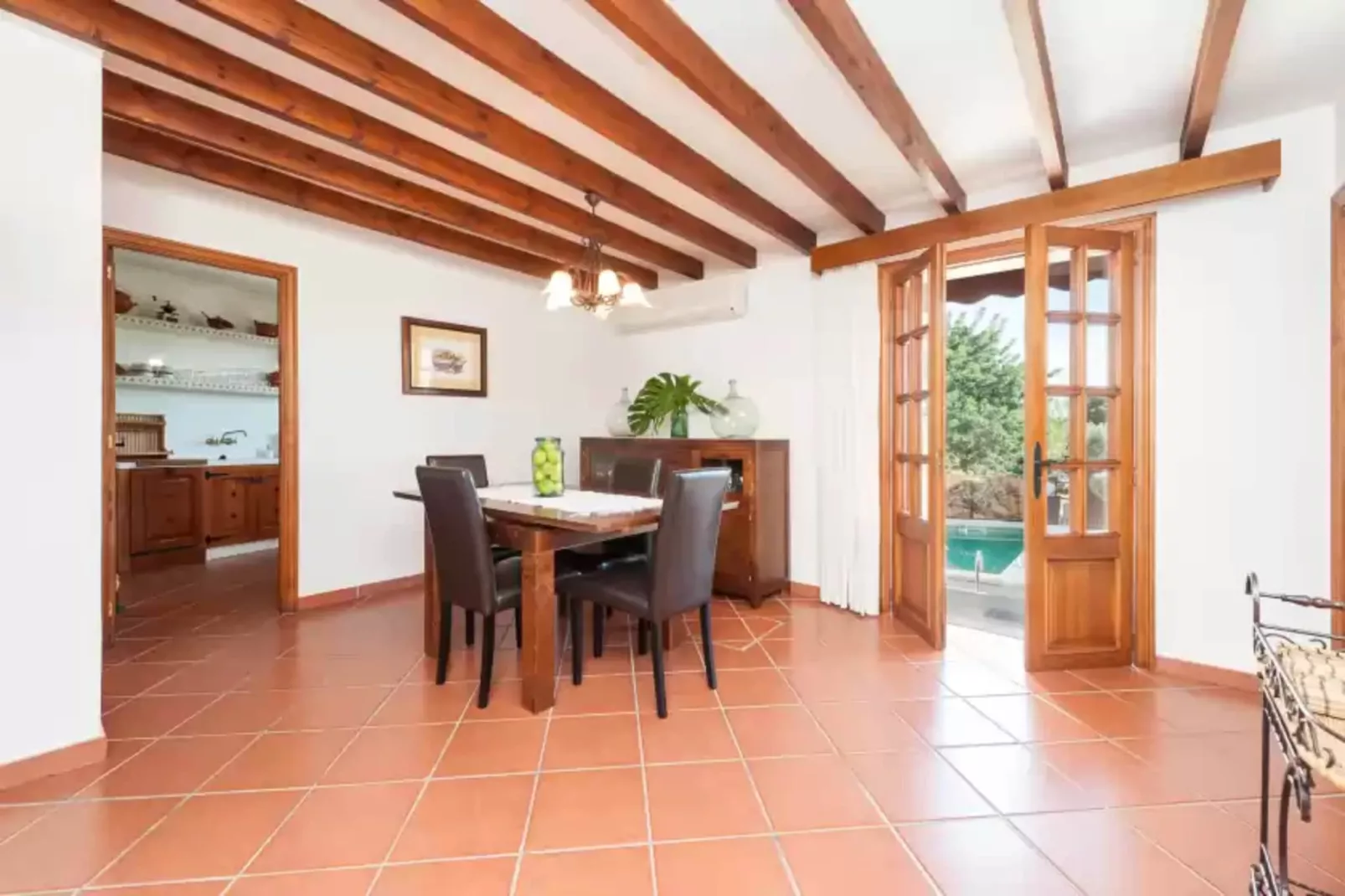 Es Raco-Dining room