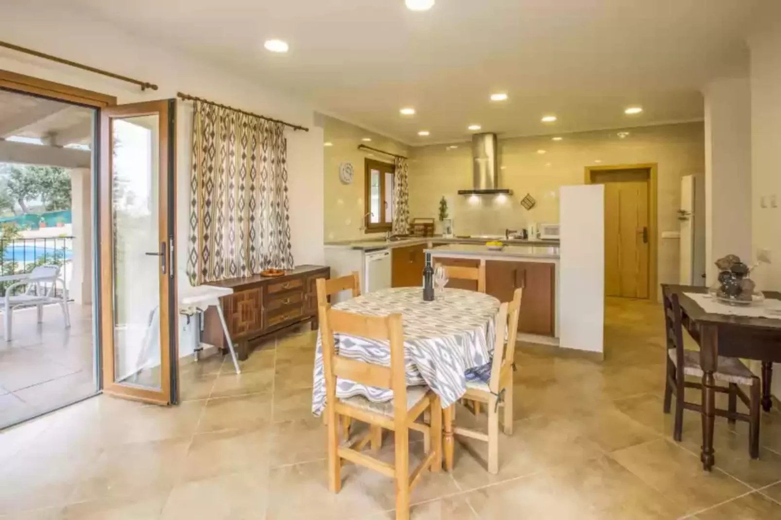 Son Morey-Dining room