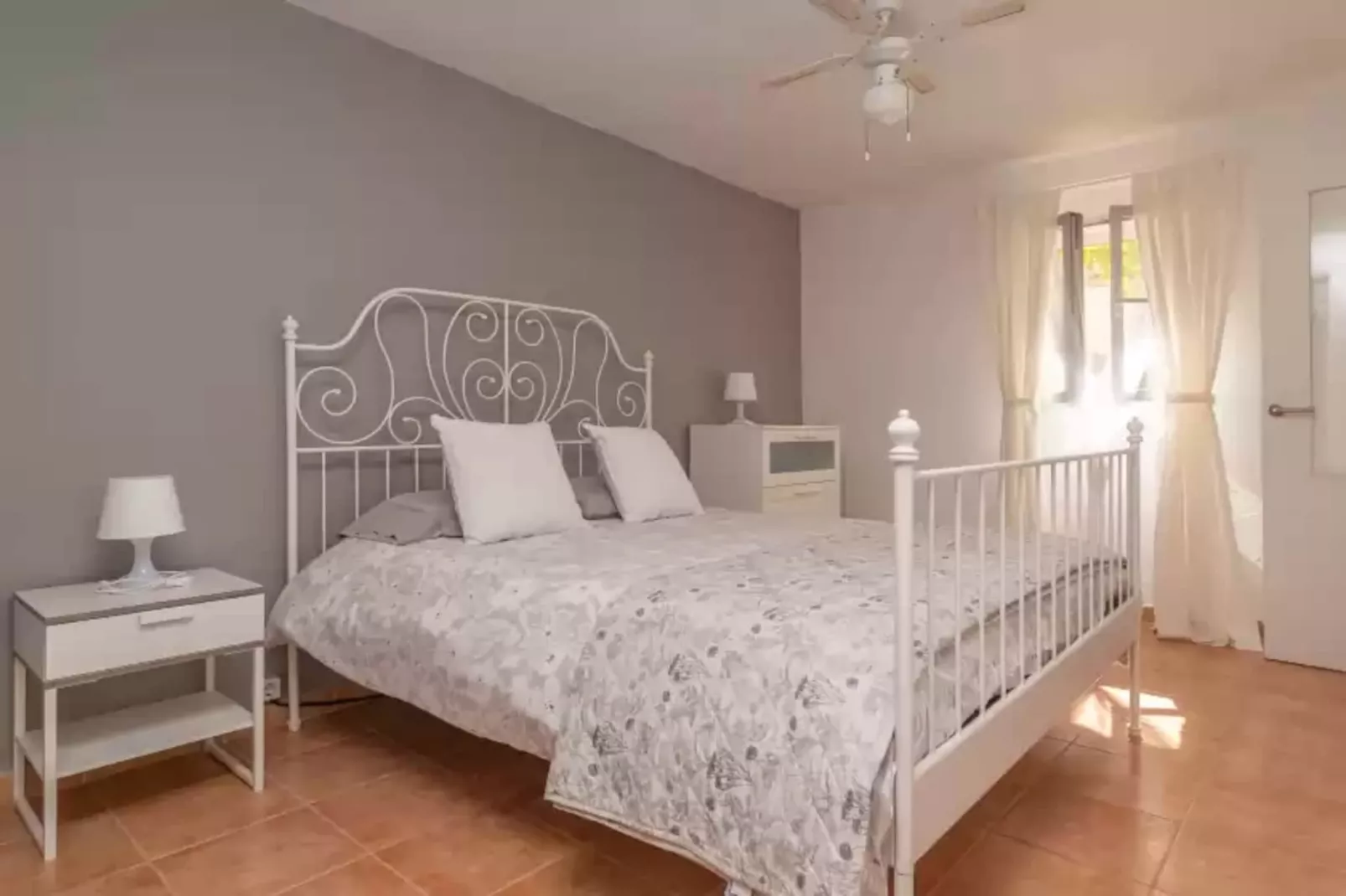 Son Blau-Bedroom