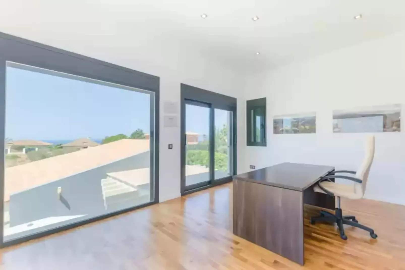 La Primera-Living room