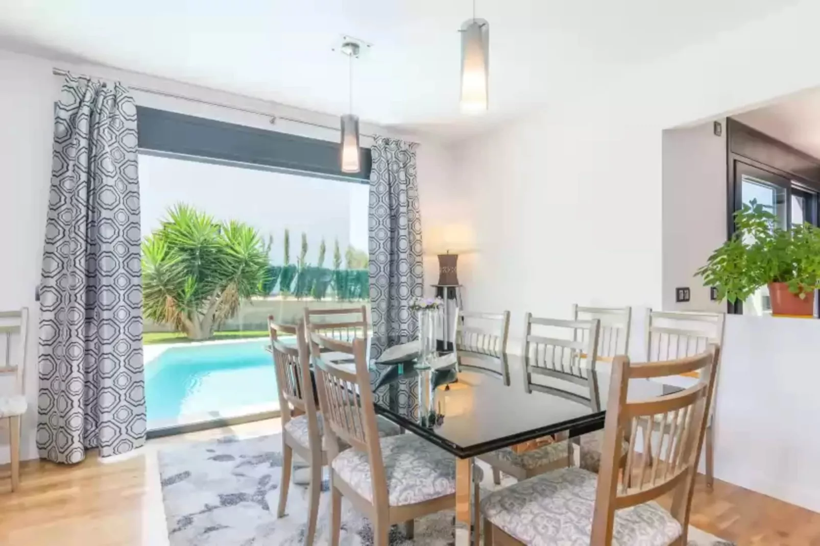 La Primera-Living room