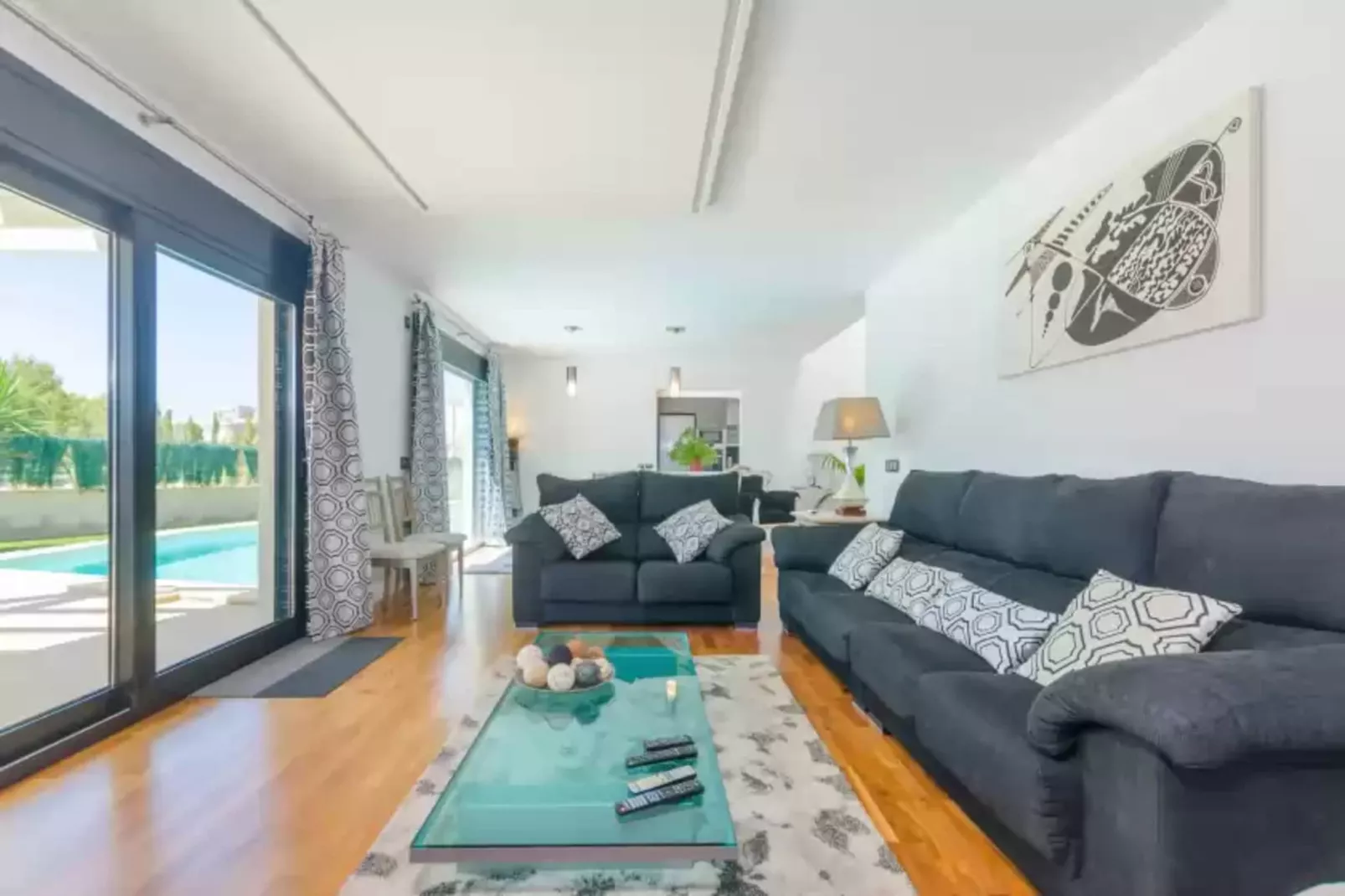 La Primera-Living room