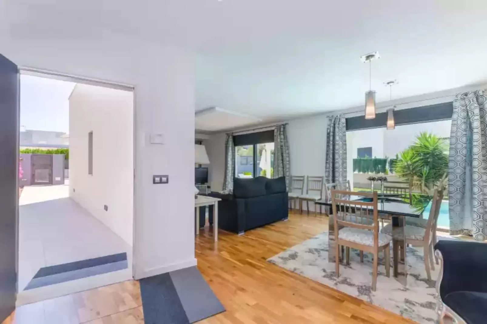 La Primera-Living room