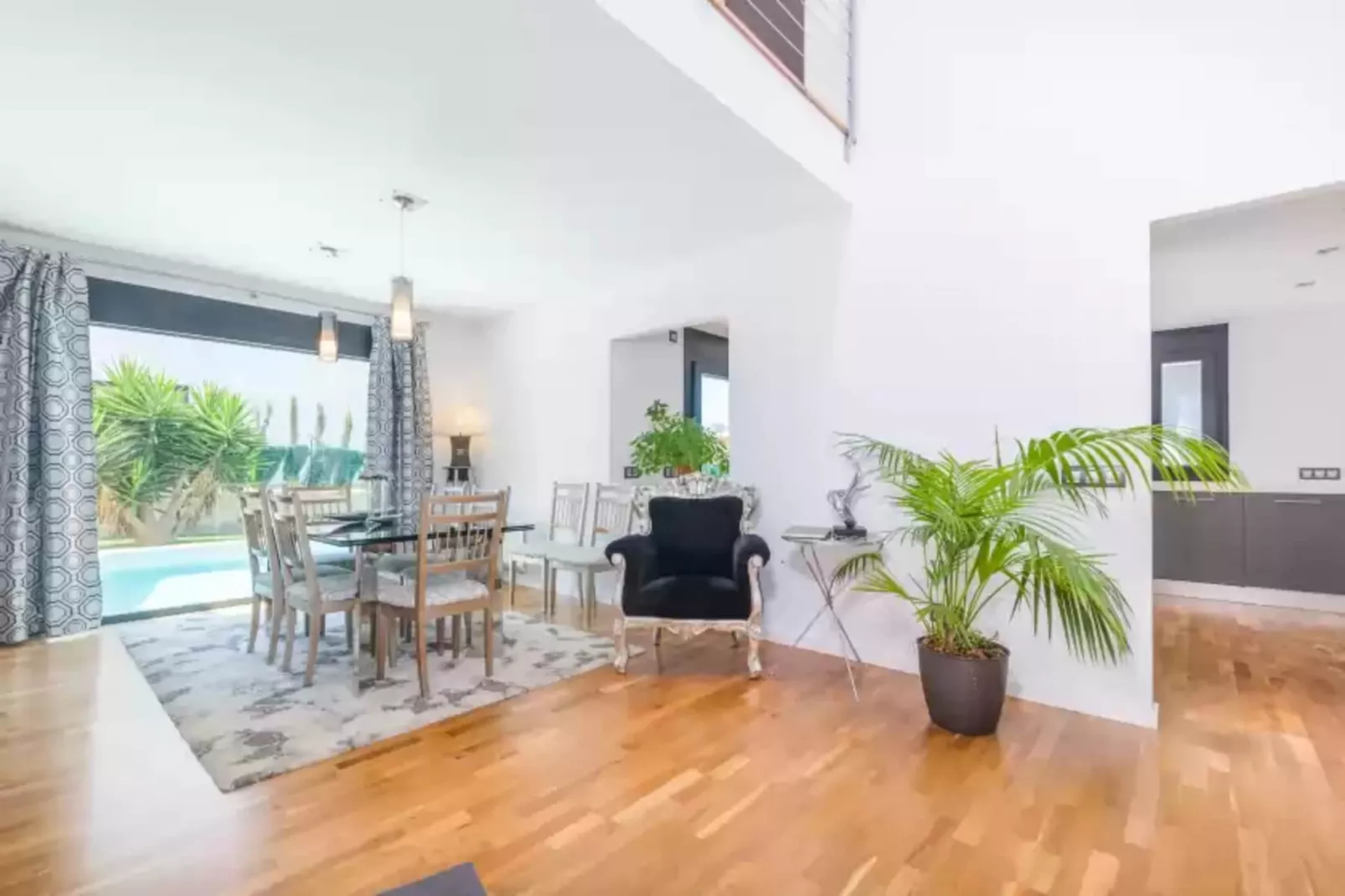 La Primera-Dining room