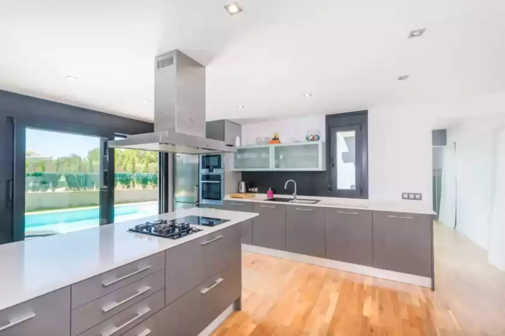 La Primera-Kitchen