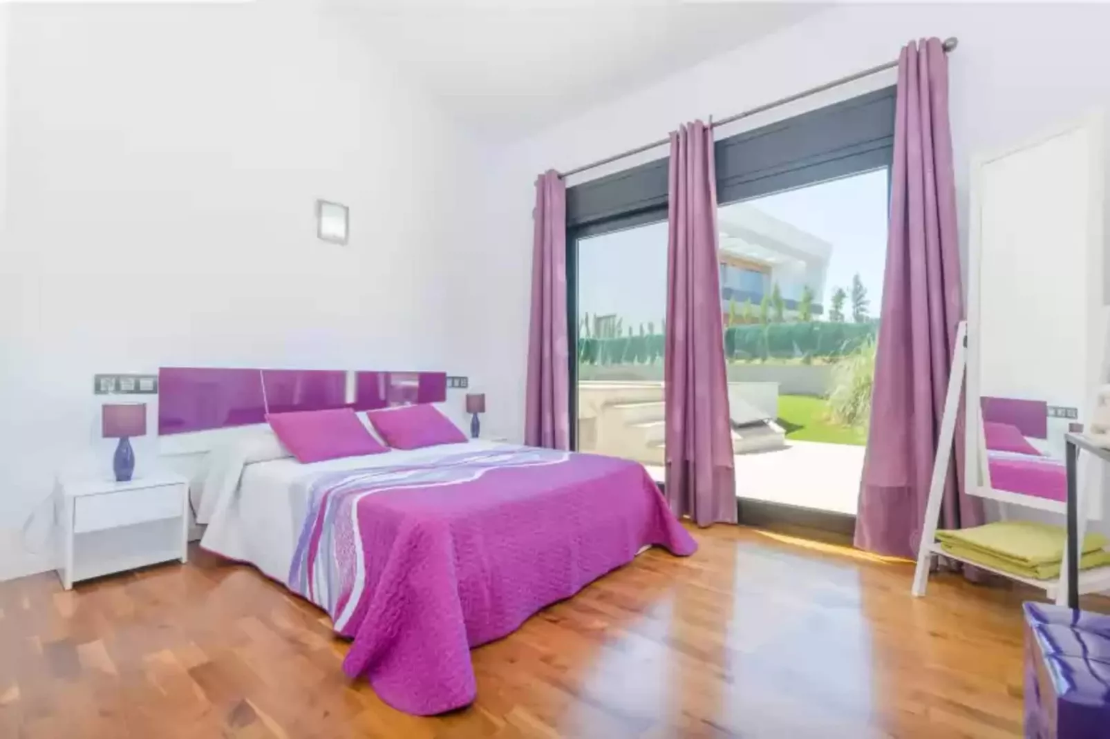 La Primera-Bedroom