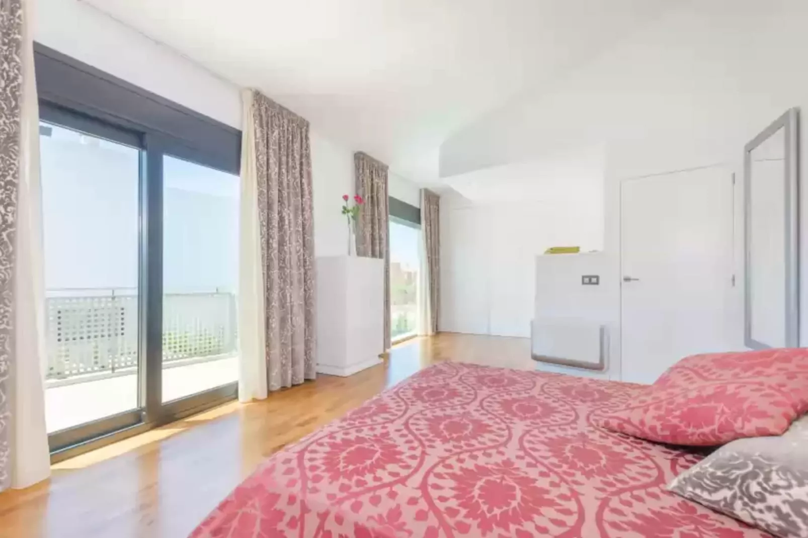 La Primera-Bedroom