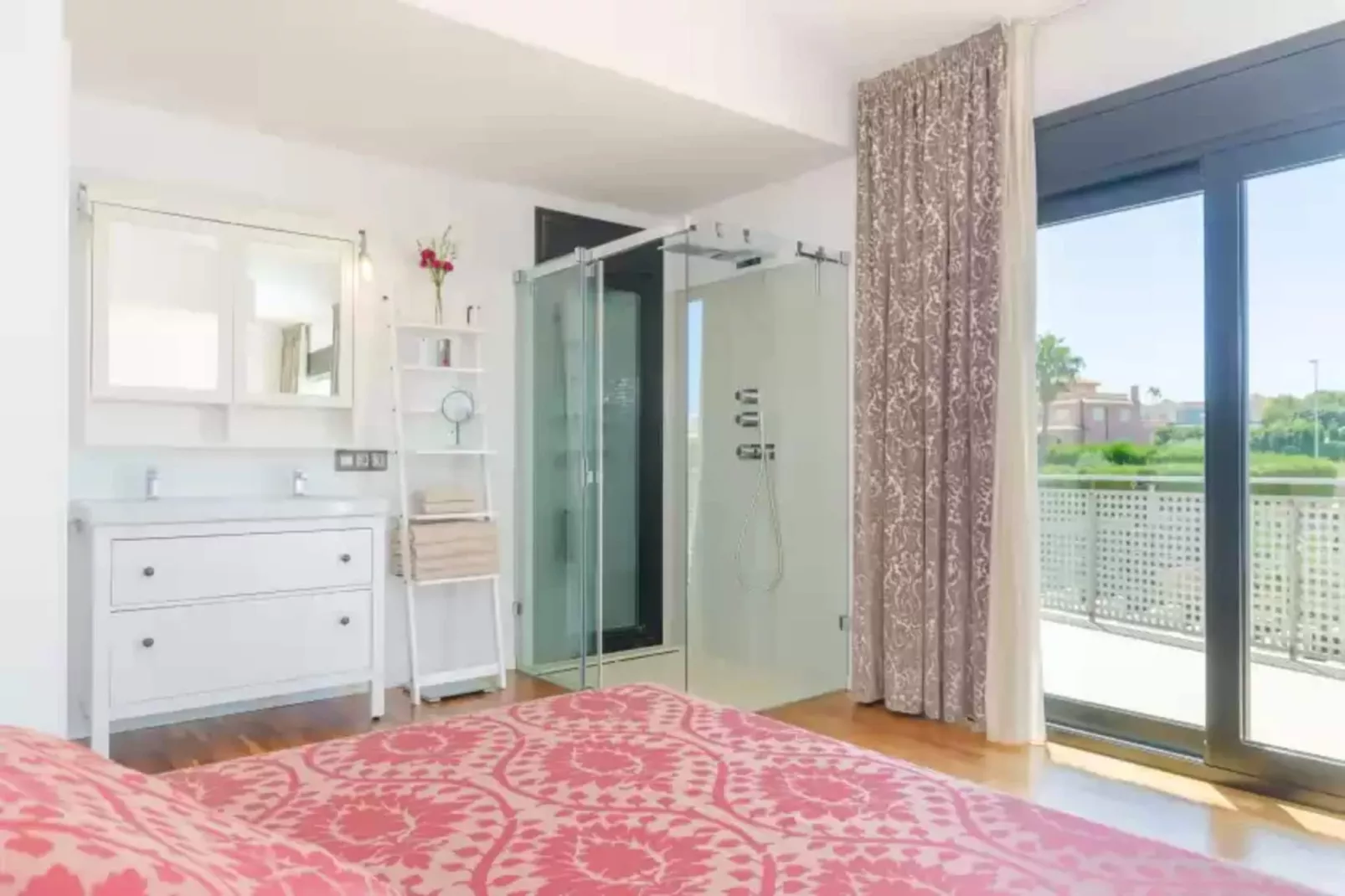 La Primera-Bedroom