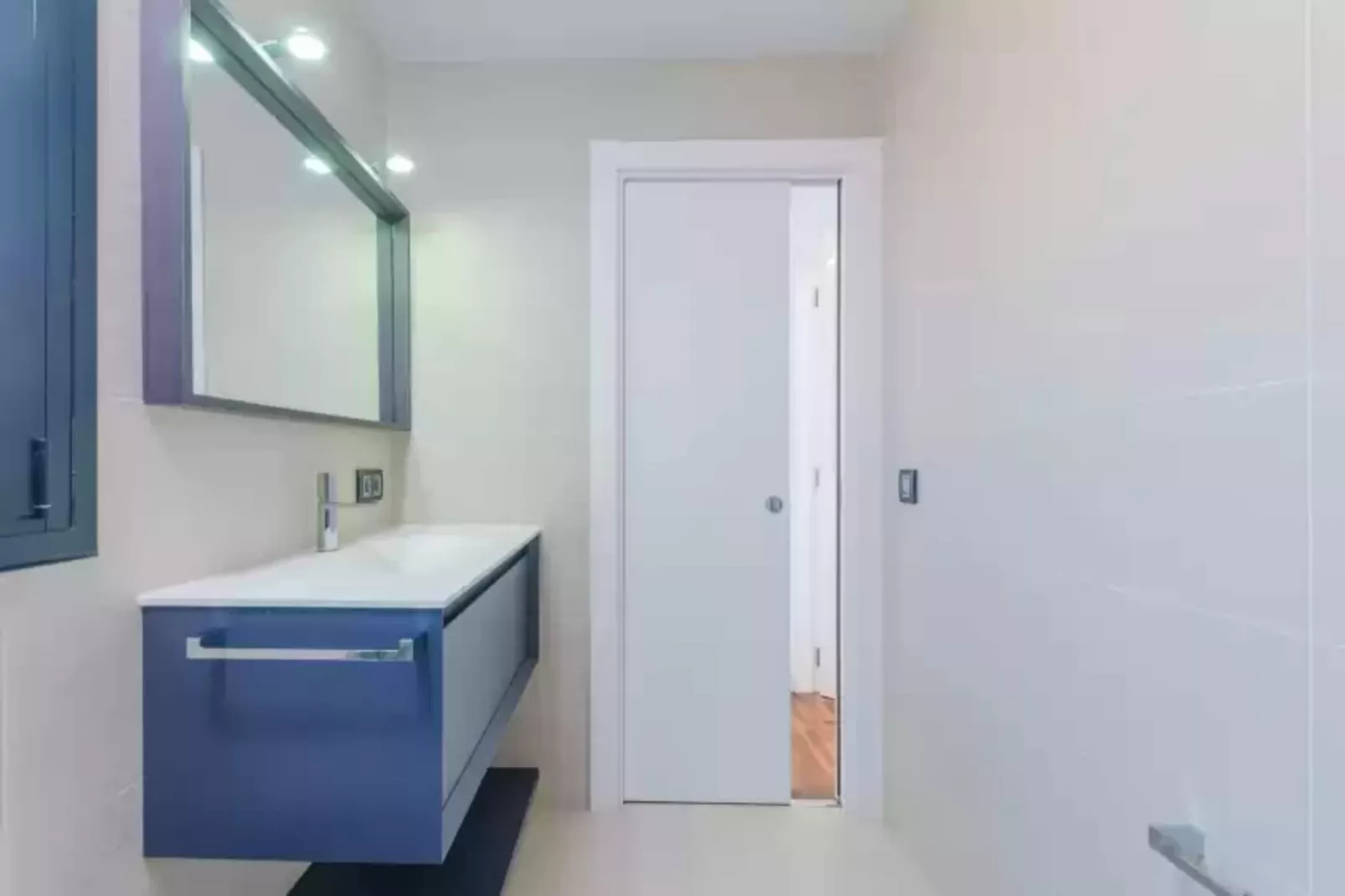 La Primera-Bathroom