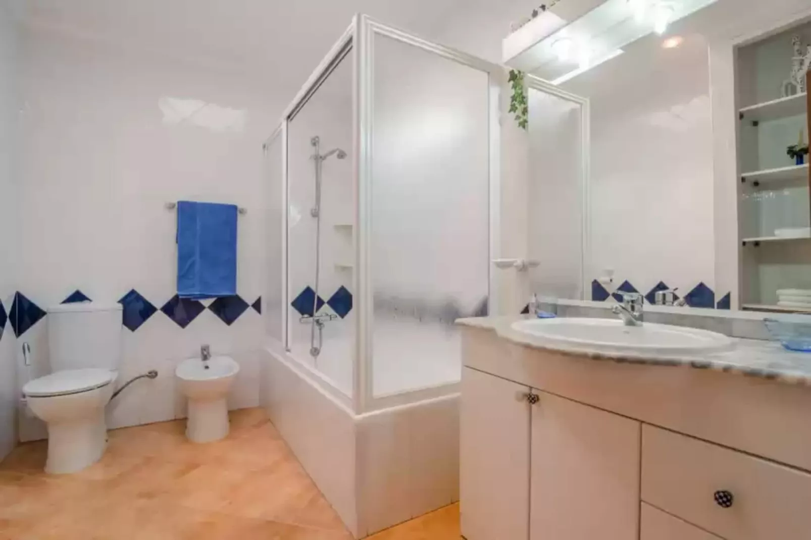 Na Llebrona-Bathroom