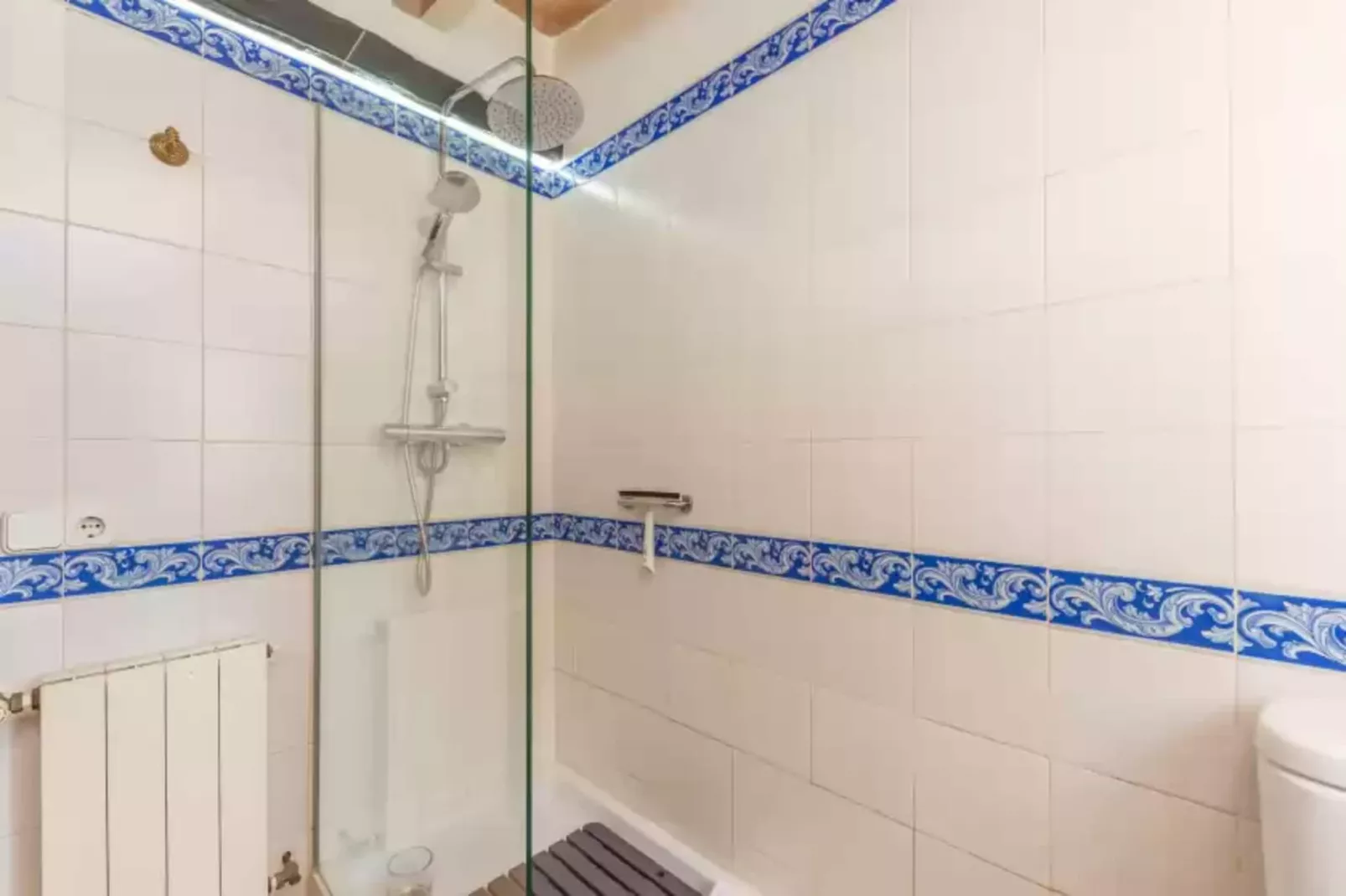 Son Orlandis-Bathroom
