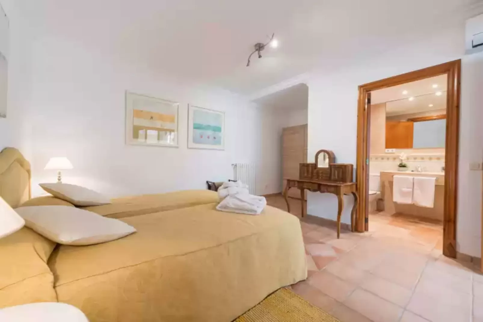 Circe-Bedroom