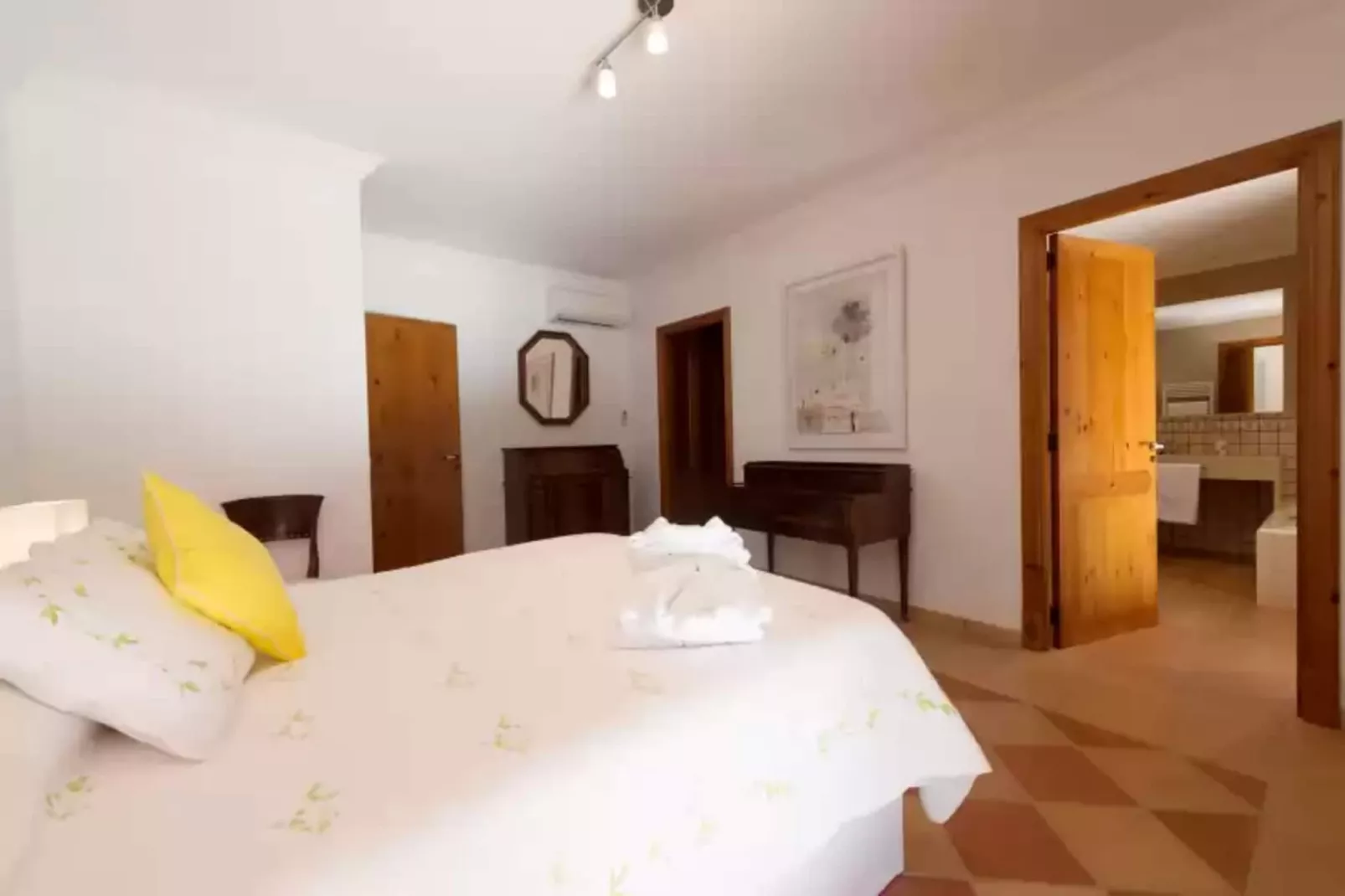 Circe-Bedroom