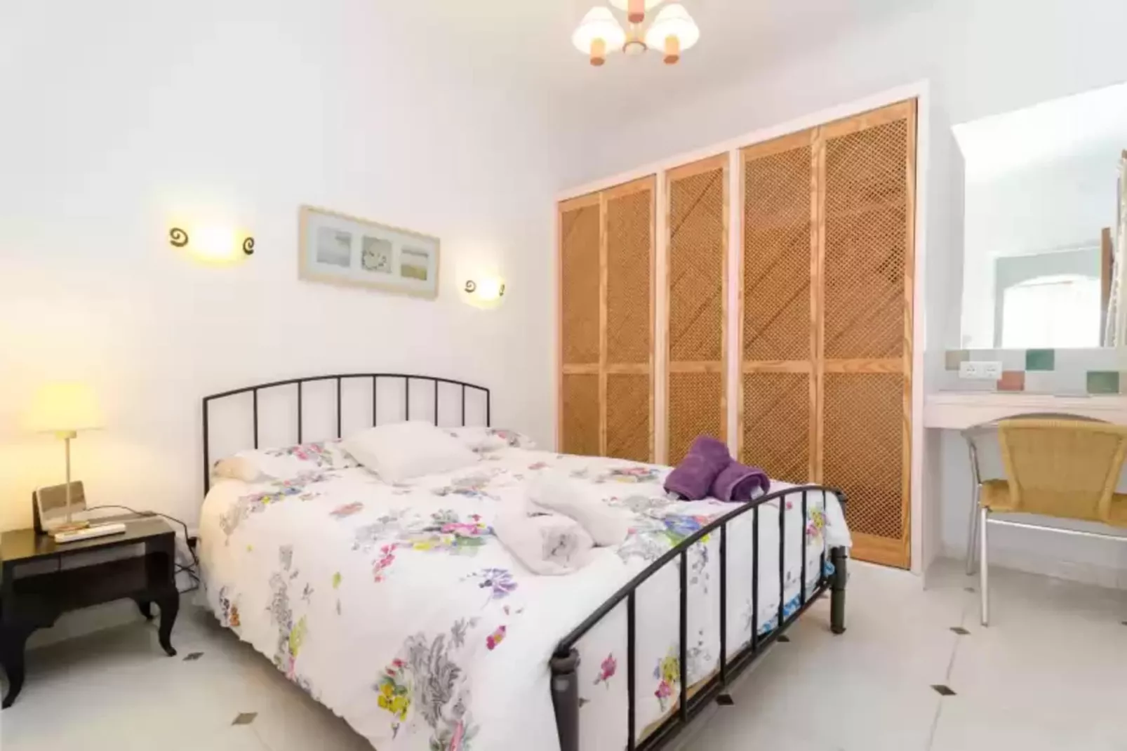 Cas Faroler-Bedroom