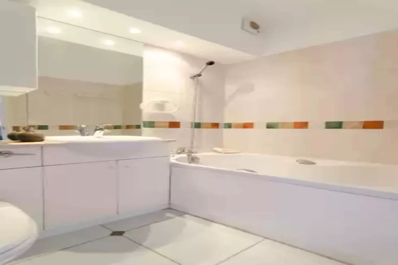 Cas Faroler-Bathroom