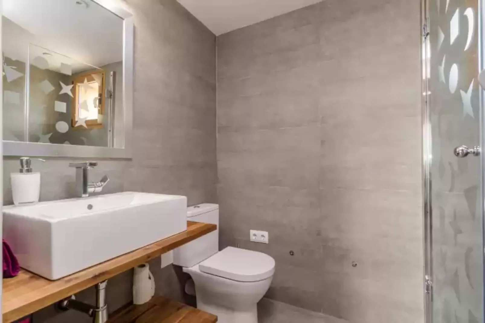 Can Xesquet (pleta Morell)-Bathroom