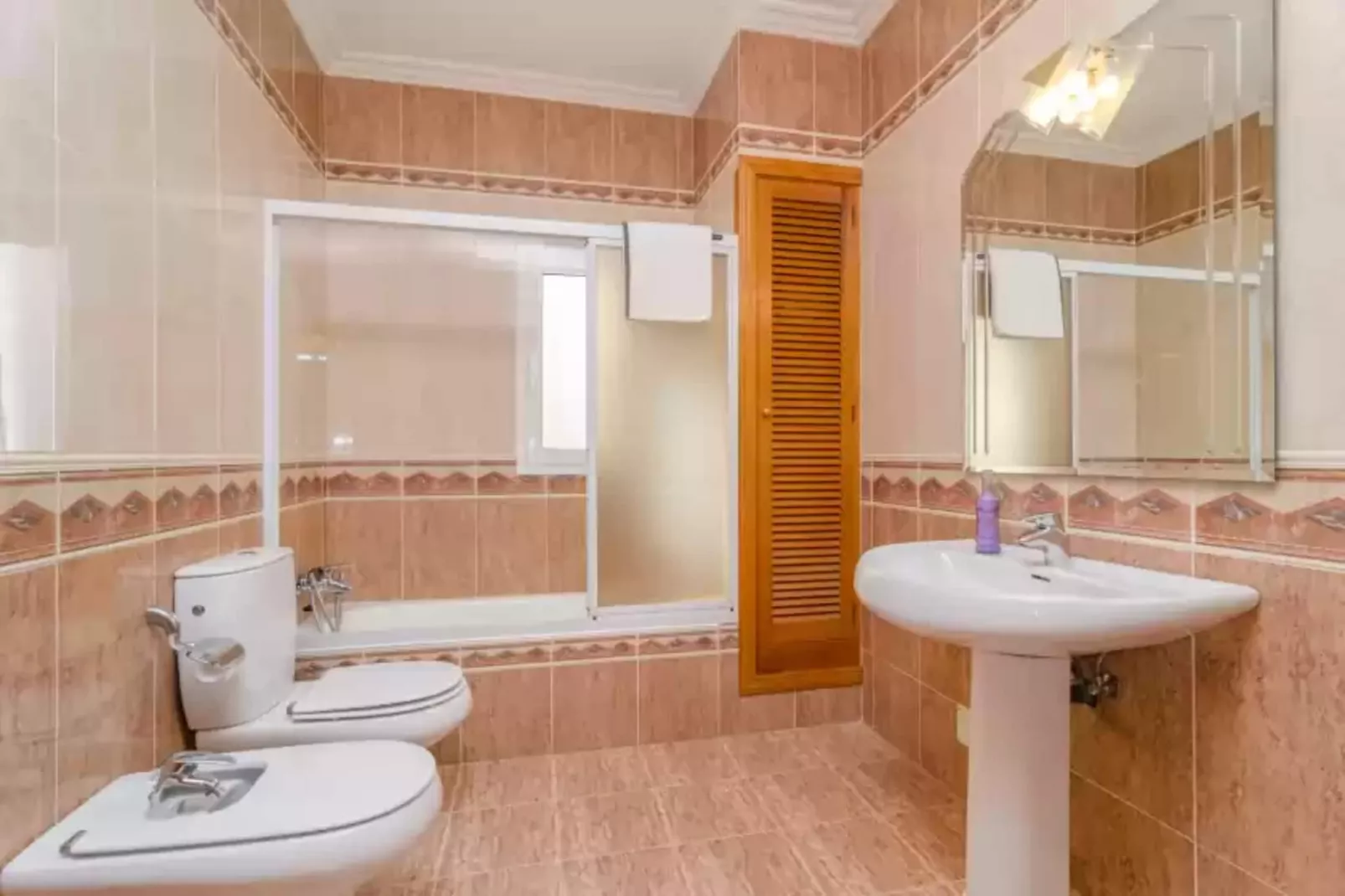 Es Port-Bathroom