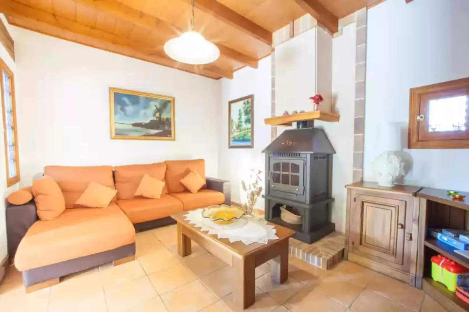 Son Segi-Living room