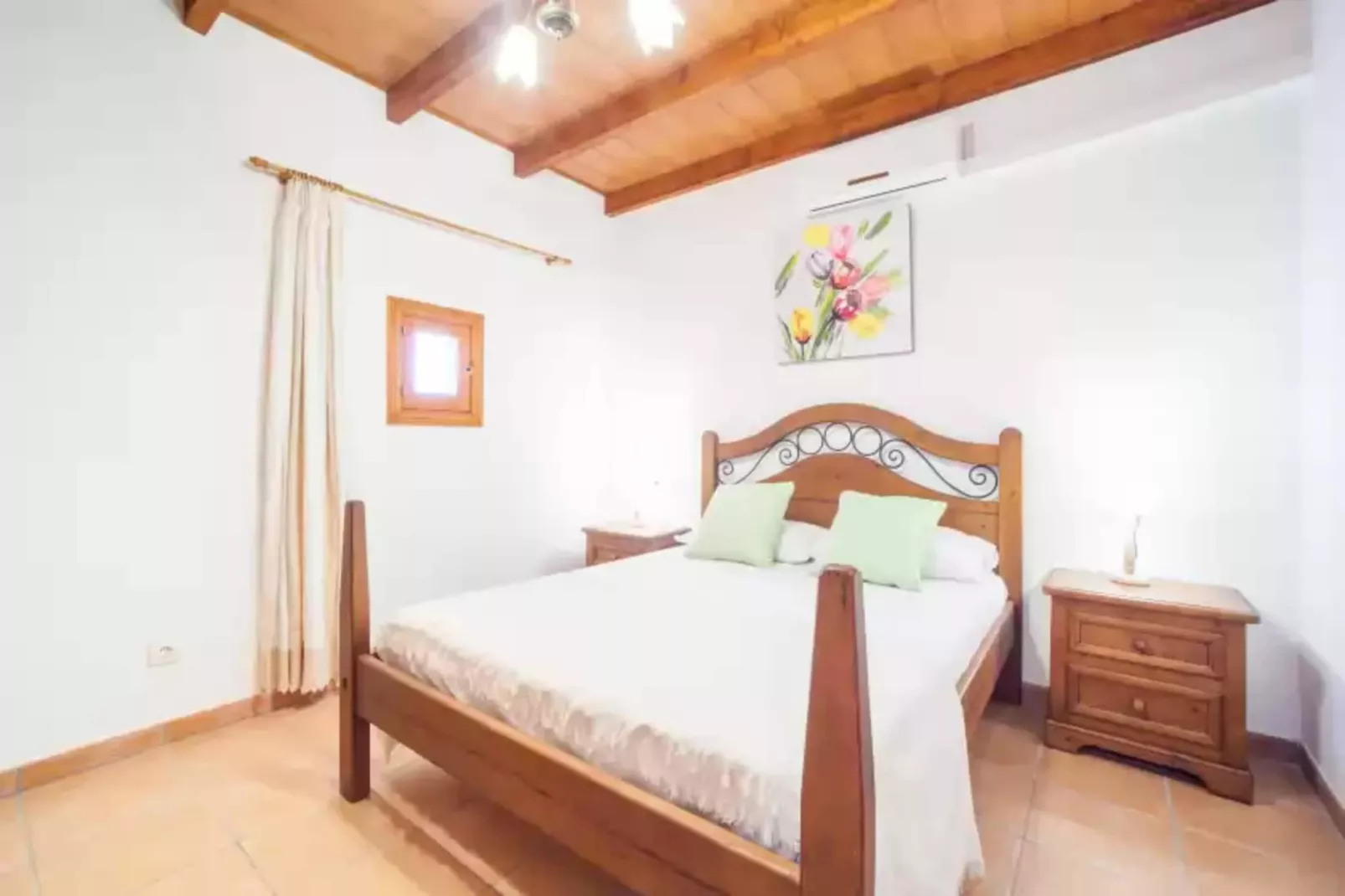 Son Segi-Bedroom