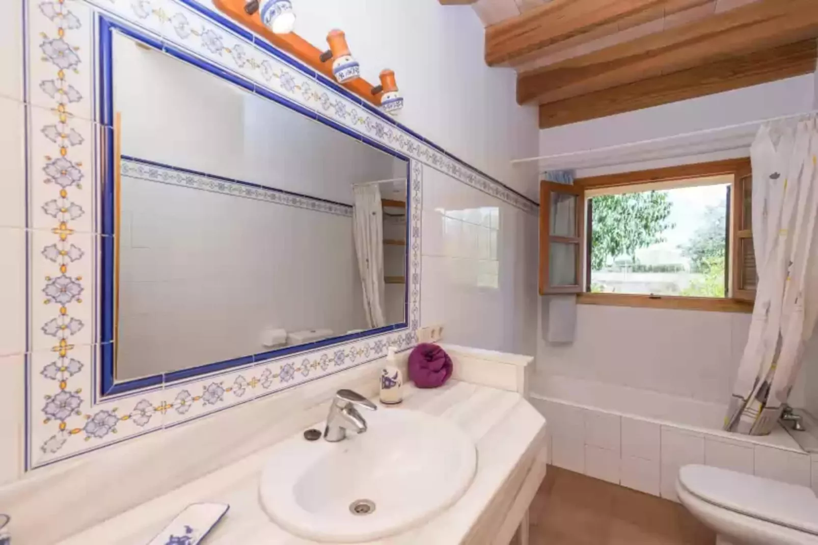Can Dato-Bathroom