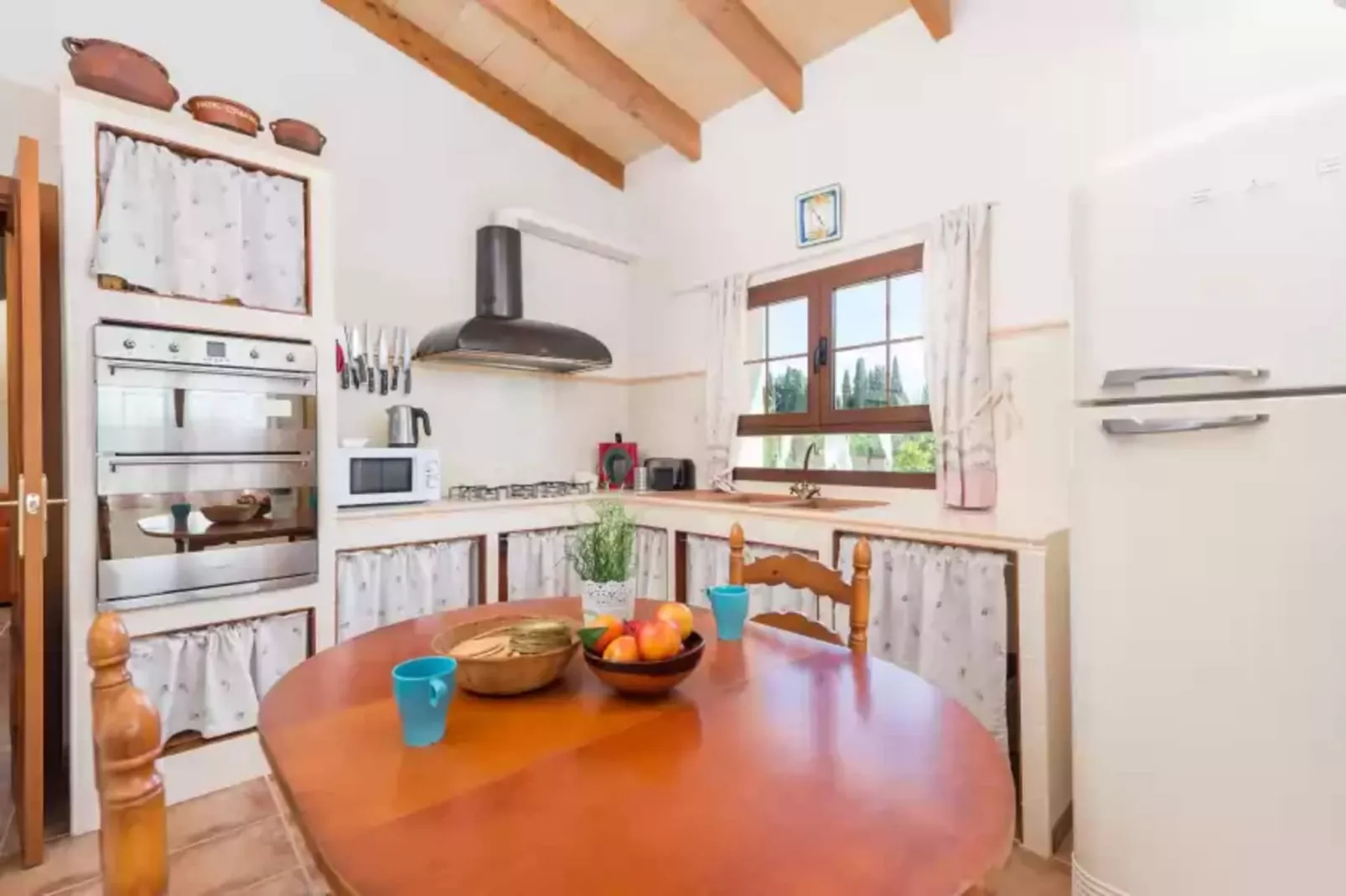 Es Blanquer De Na Fani-Dining room