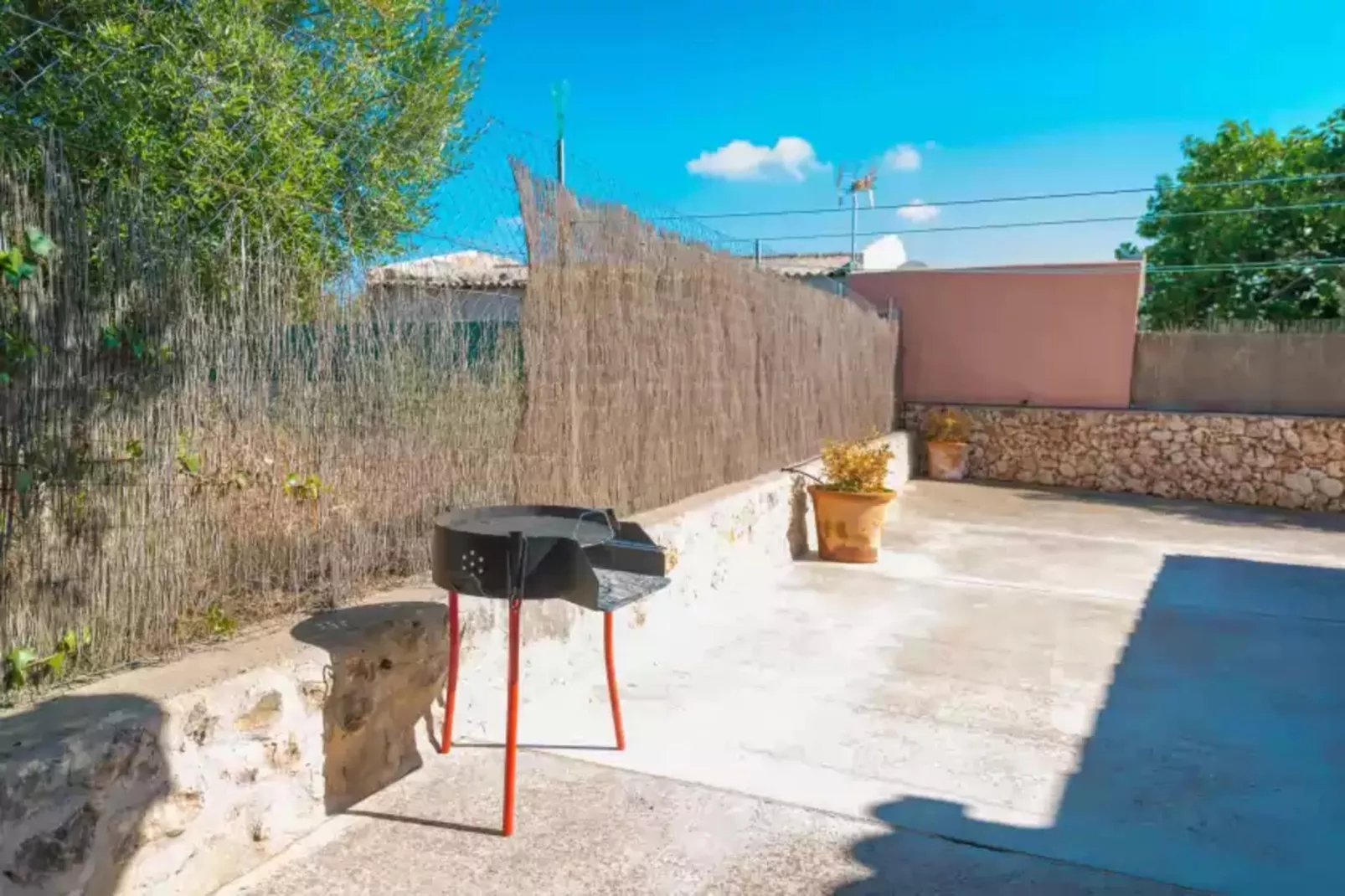 Son Frau-Terrace balcony