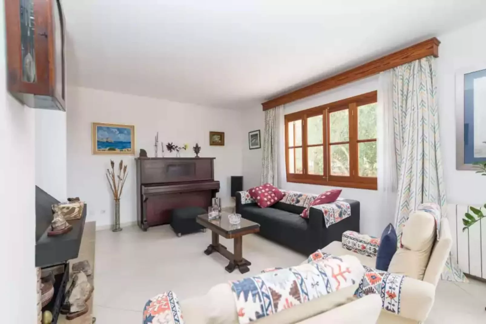 Can Boira-Living room