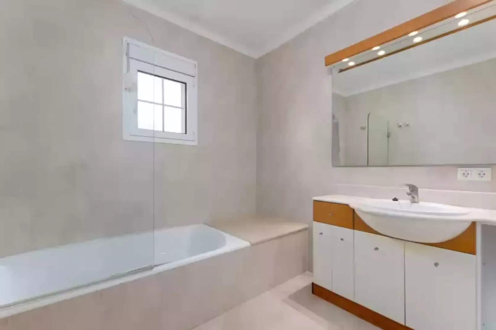 Espaiosa-Bathroom