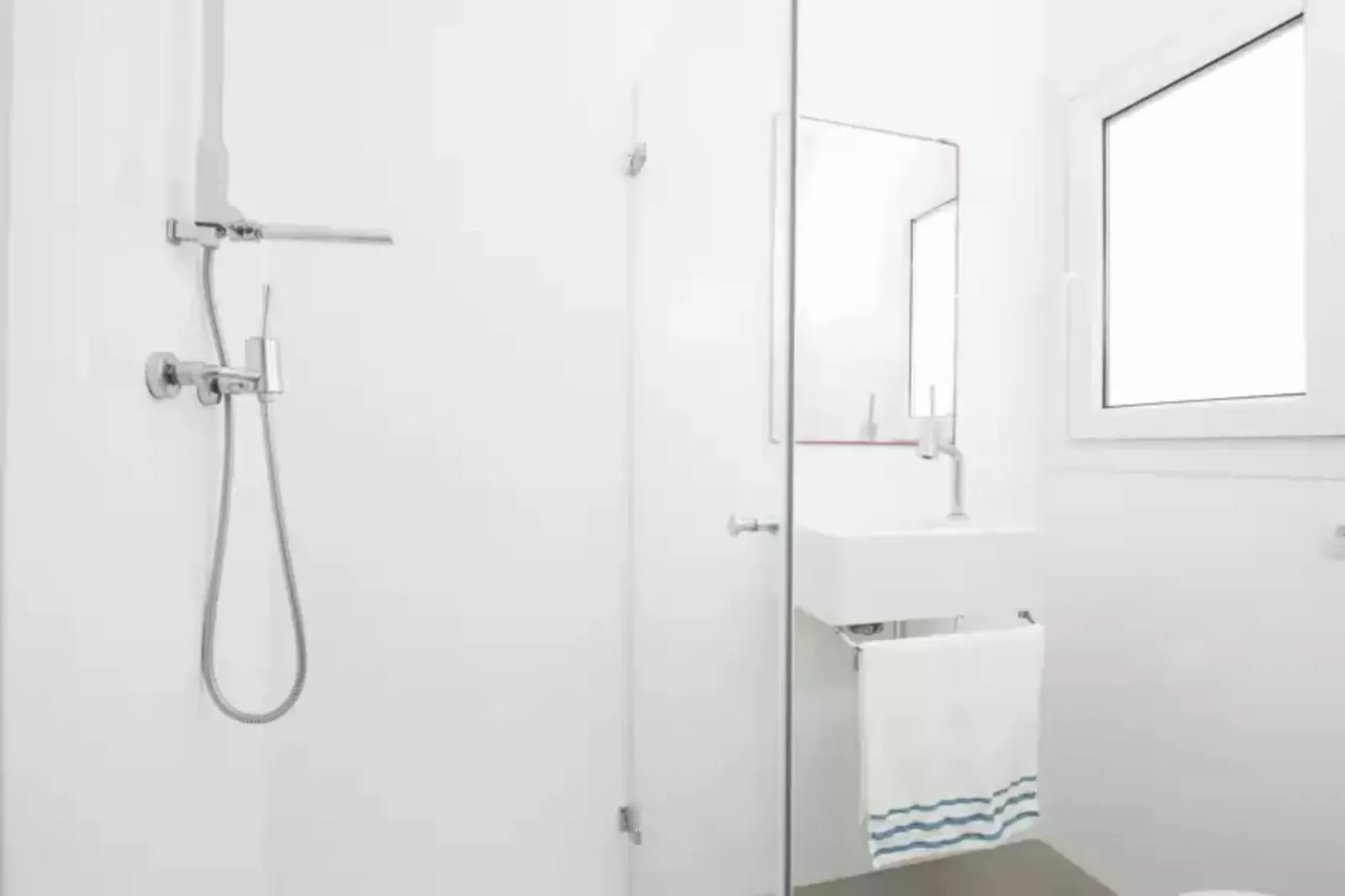 Xarus 2-Bathroom