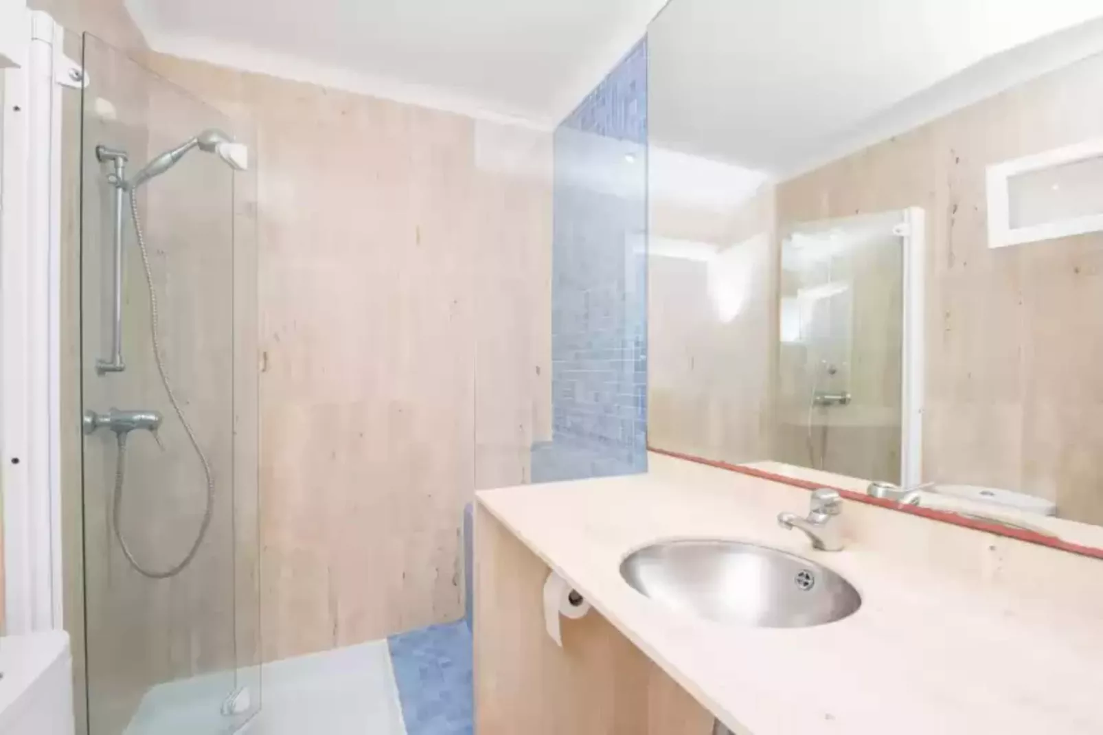 Xarus 2-Bathroom