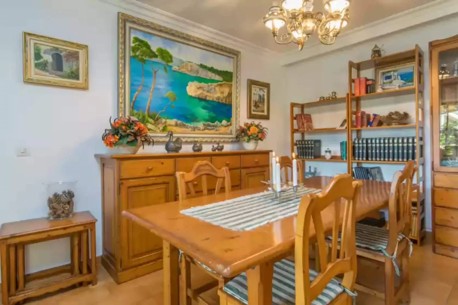 El Pradillo-Dining room