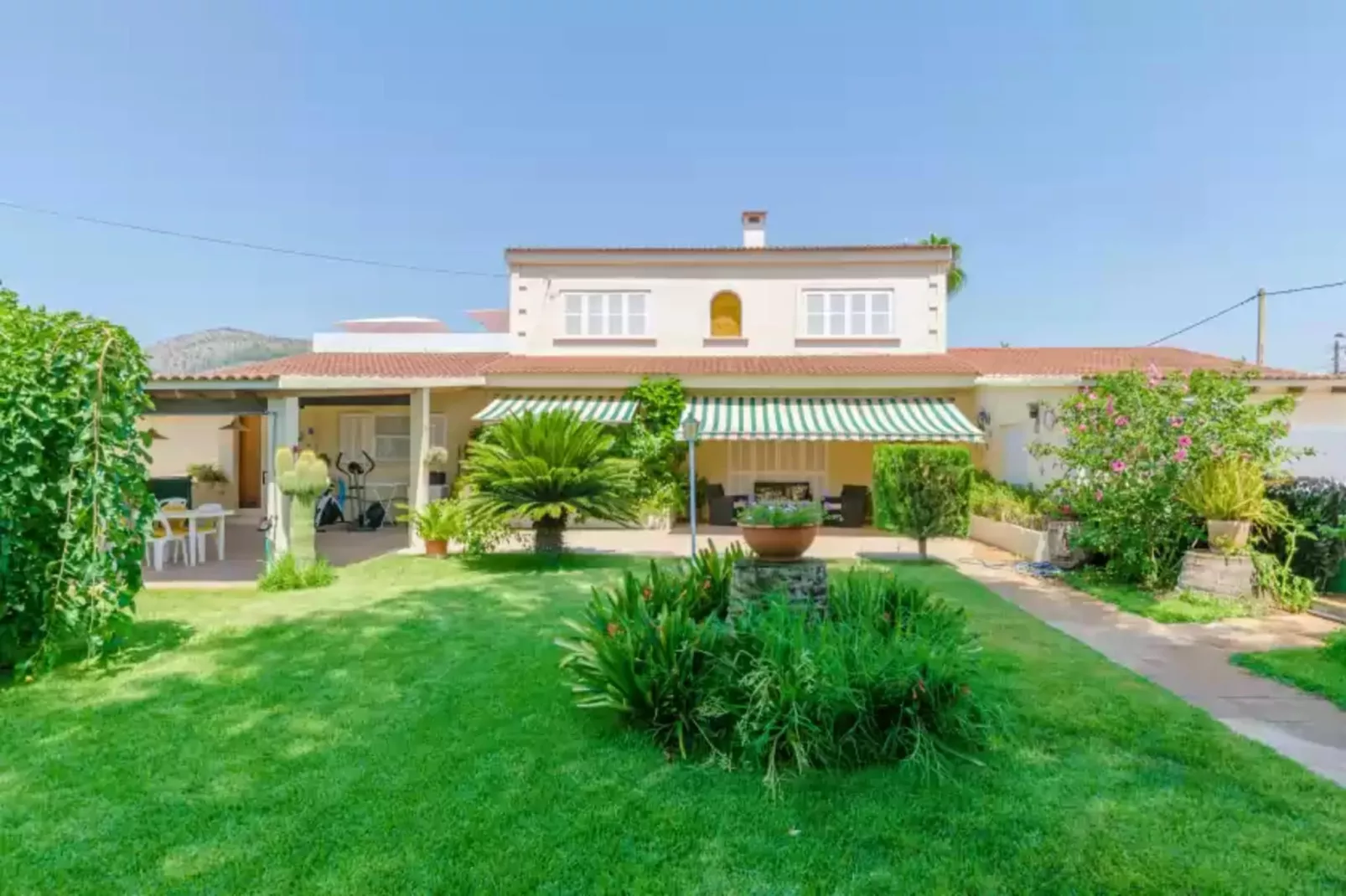El Pradillo-Gardens summer