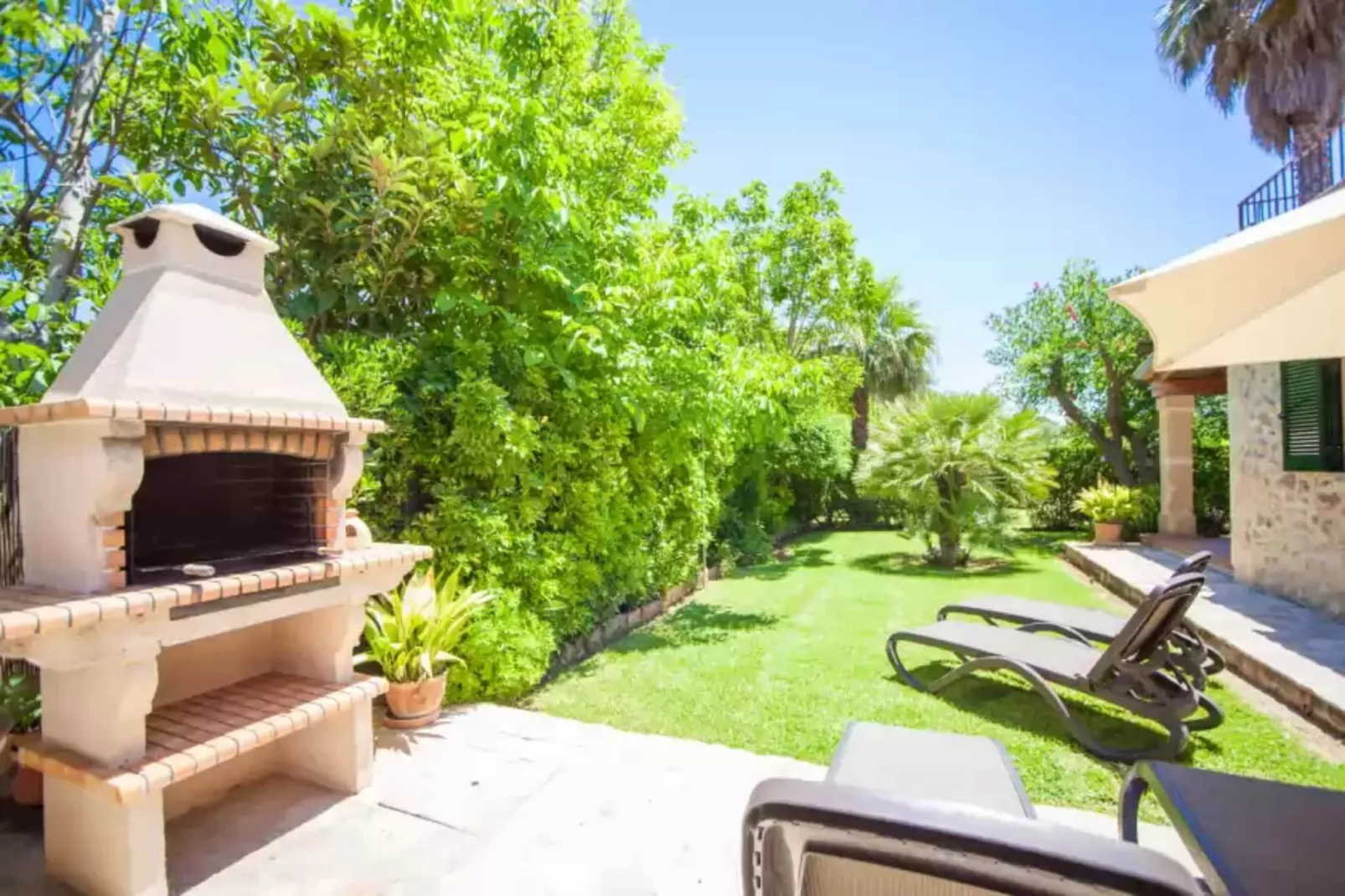 Can Boi Den Cifre-Gardens summer