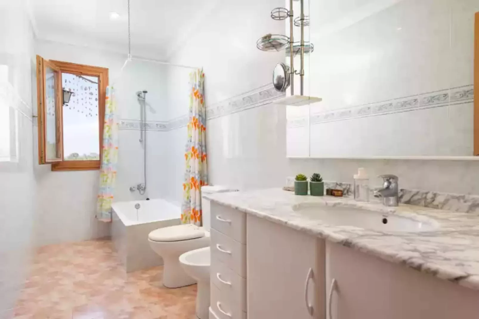 Can Kalet-Bathroom