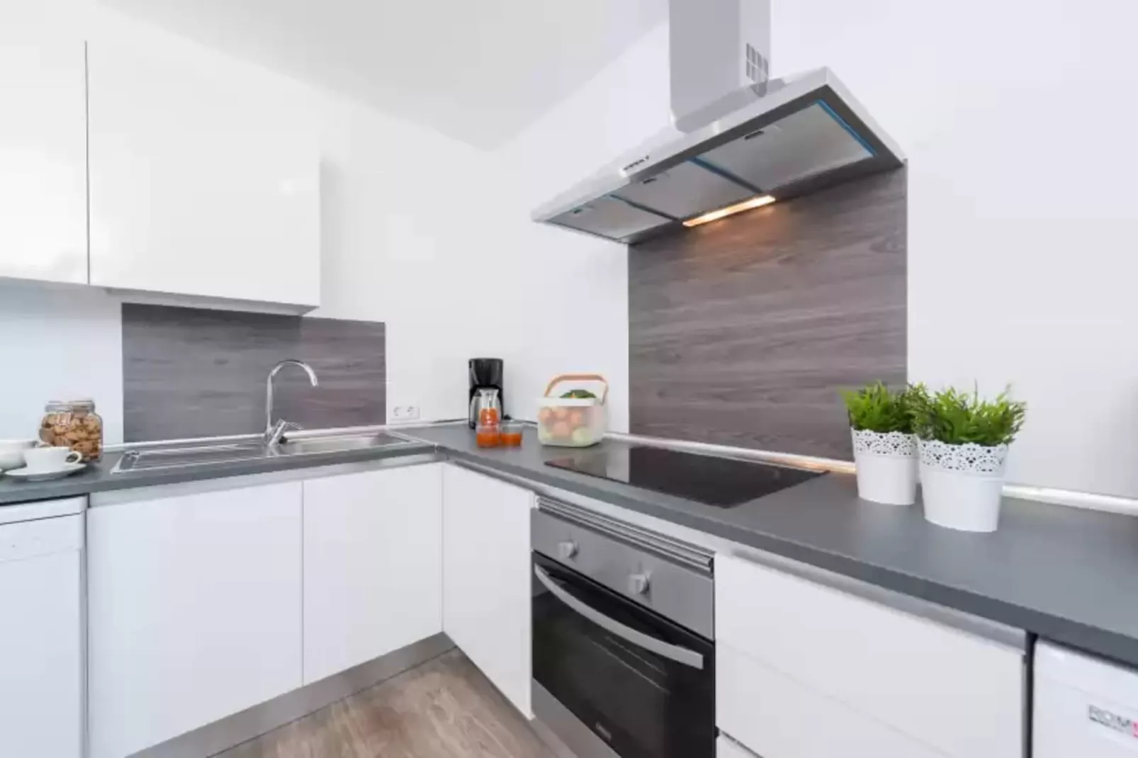 Quinze Germans-Kitchen