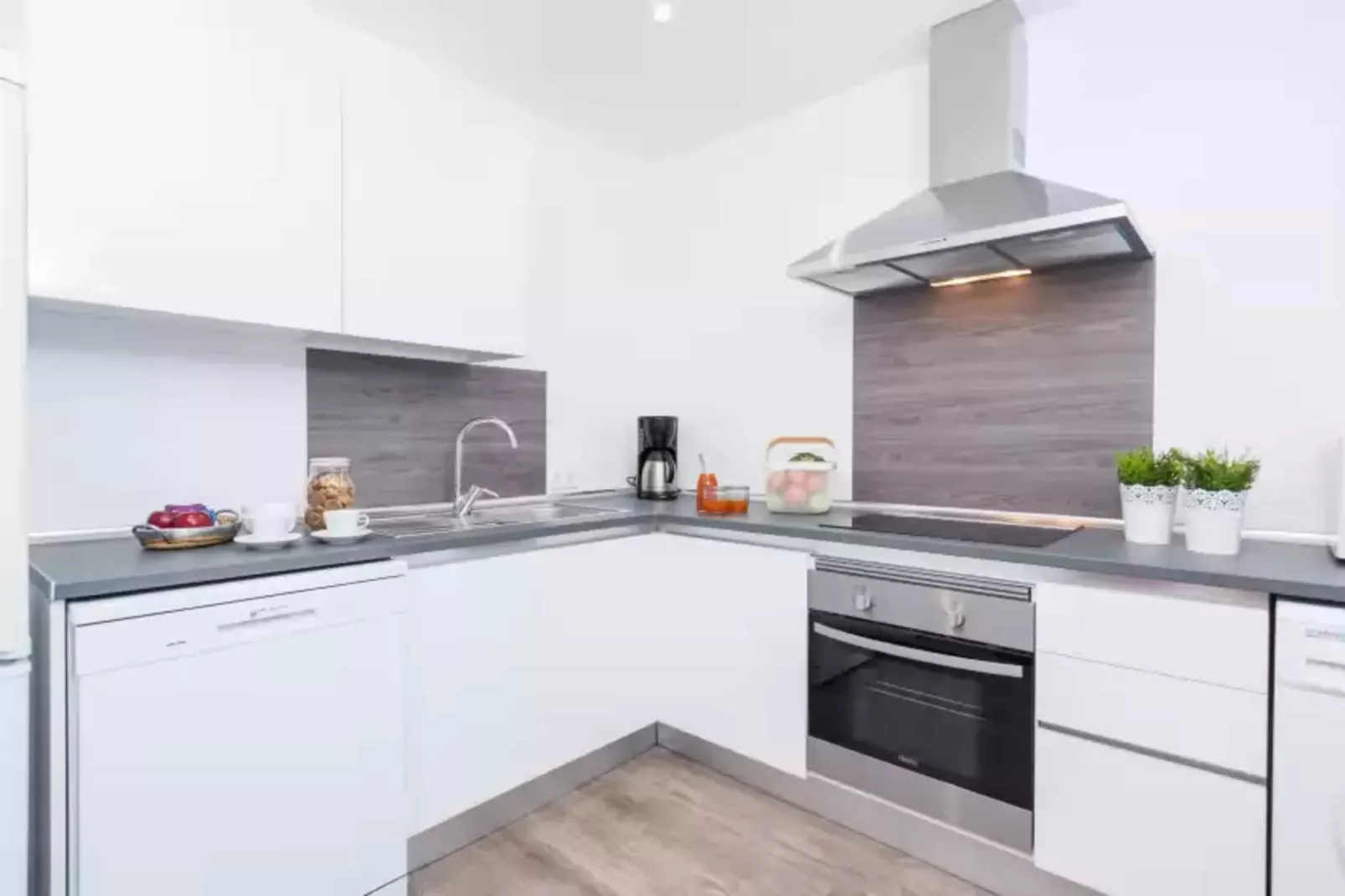 Quinze Germans-Kitchen