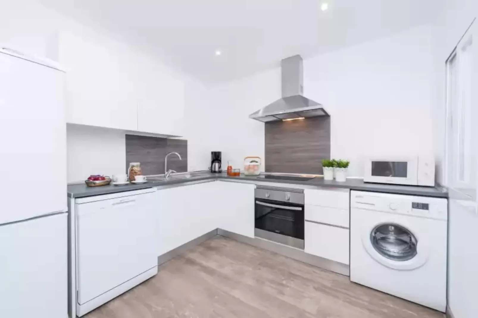 Quinze Germans-Kitchen