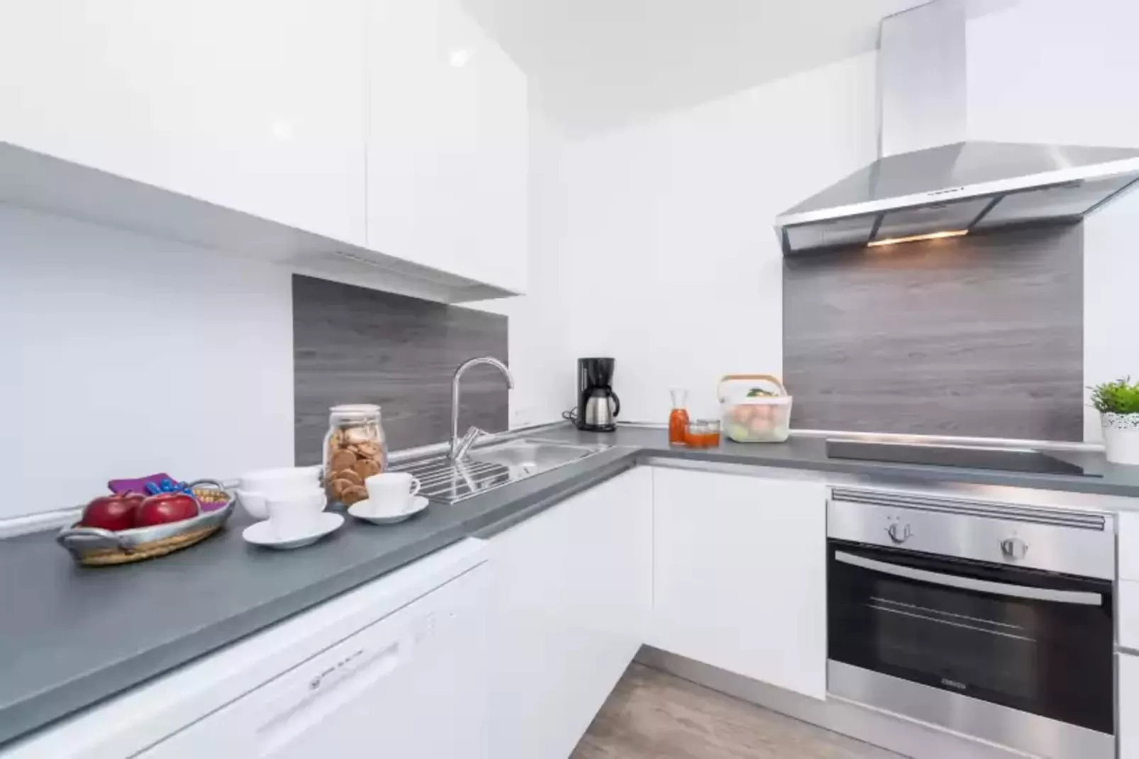 Quinze Germans-Kitchen