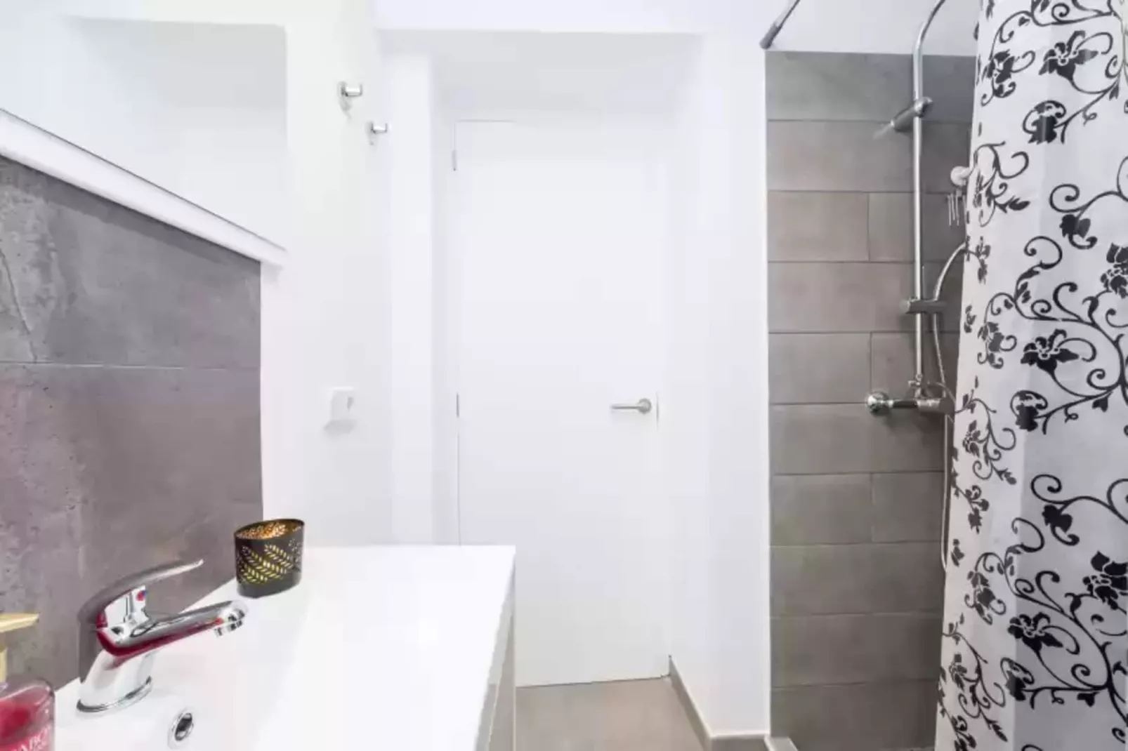 Quinze Germans-Bathroom