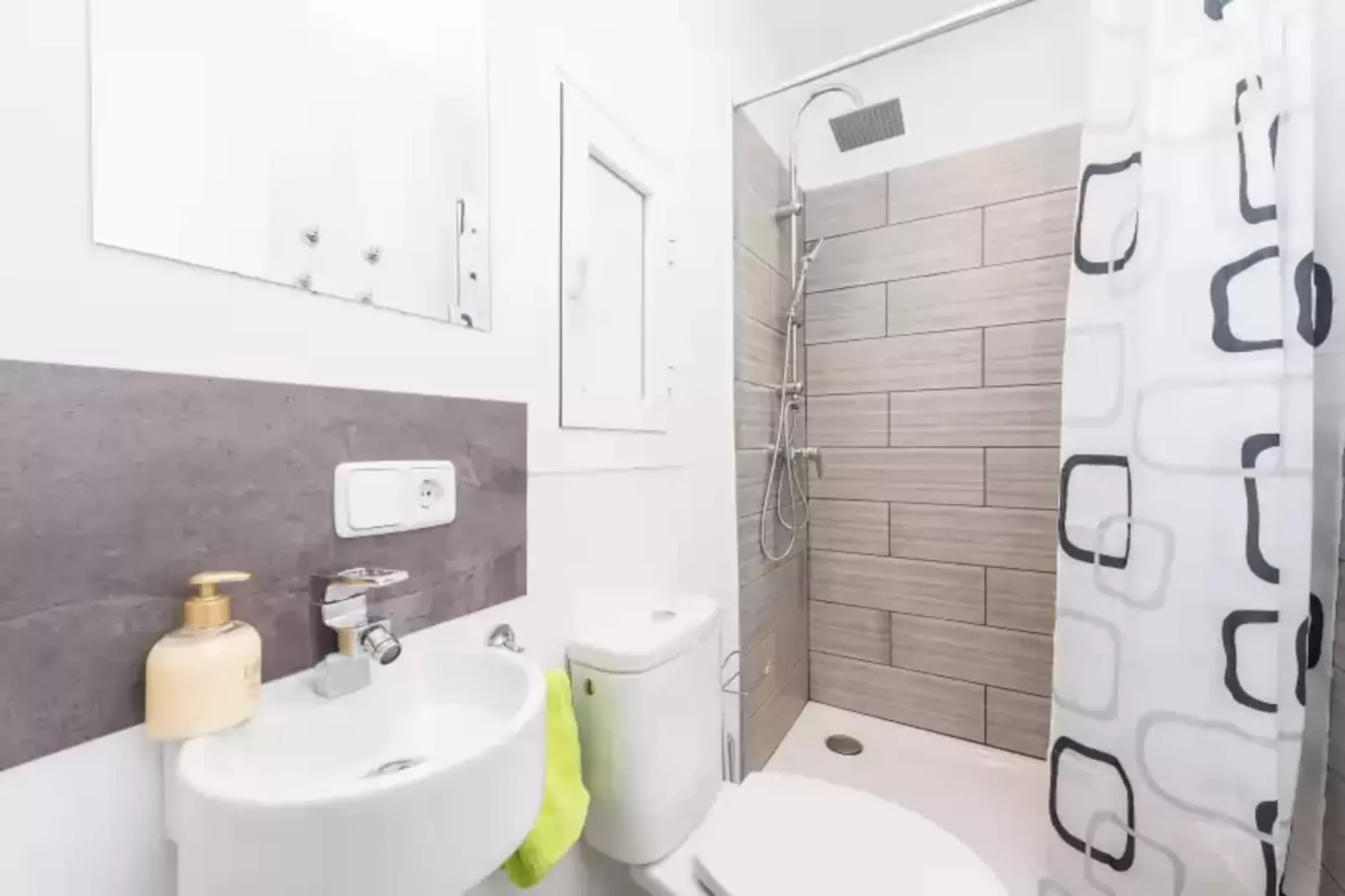 Quinze Germans-Bathroom