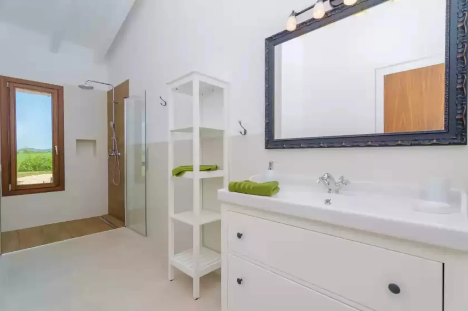 Can Gusti-Bathroom