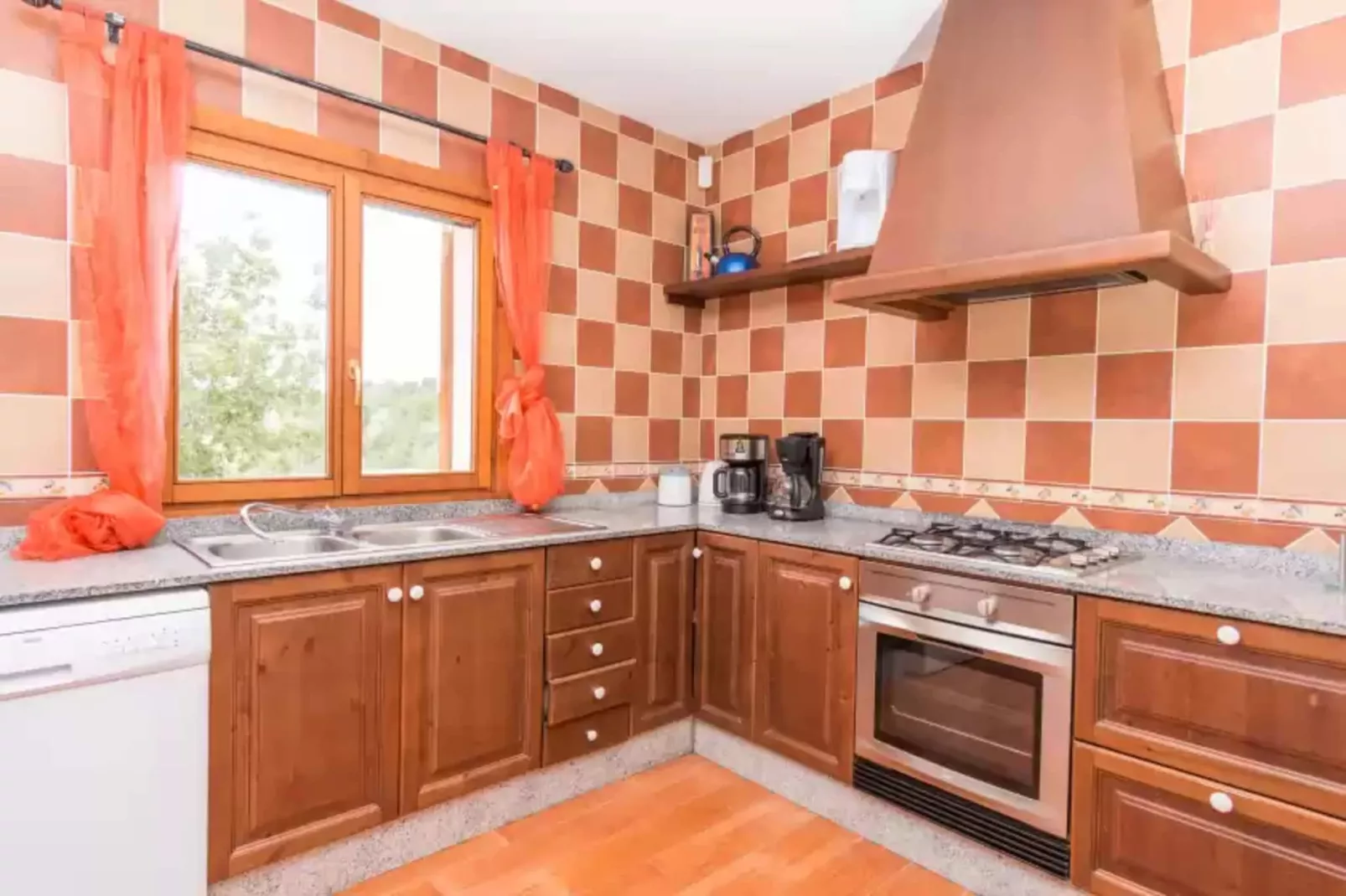 Can Canals-Kitchen