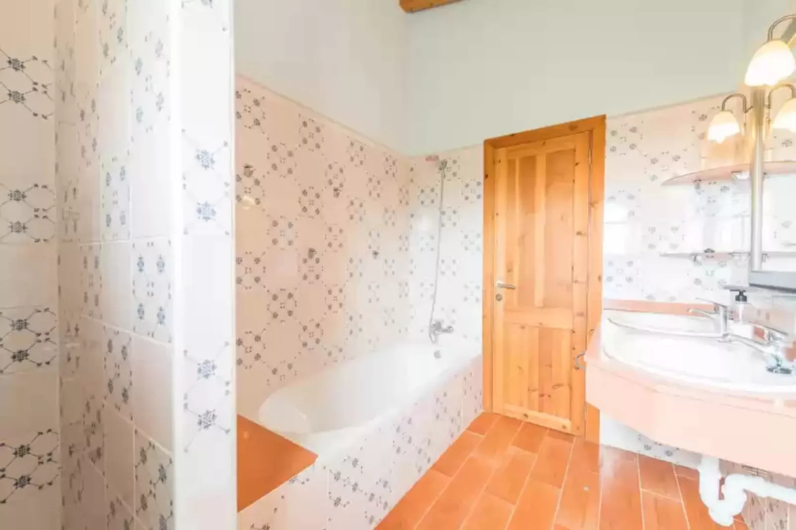 Can Canals-Bathroom