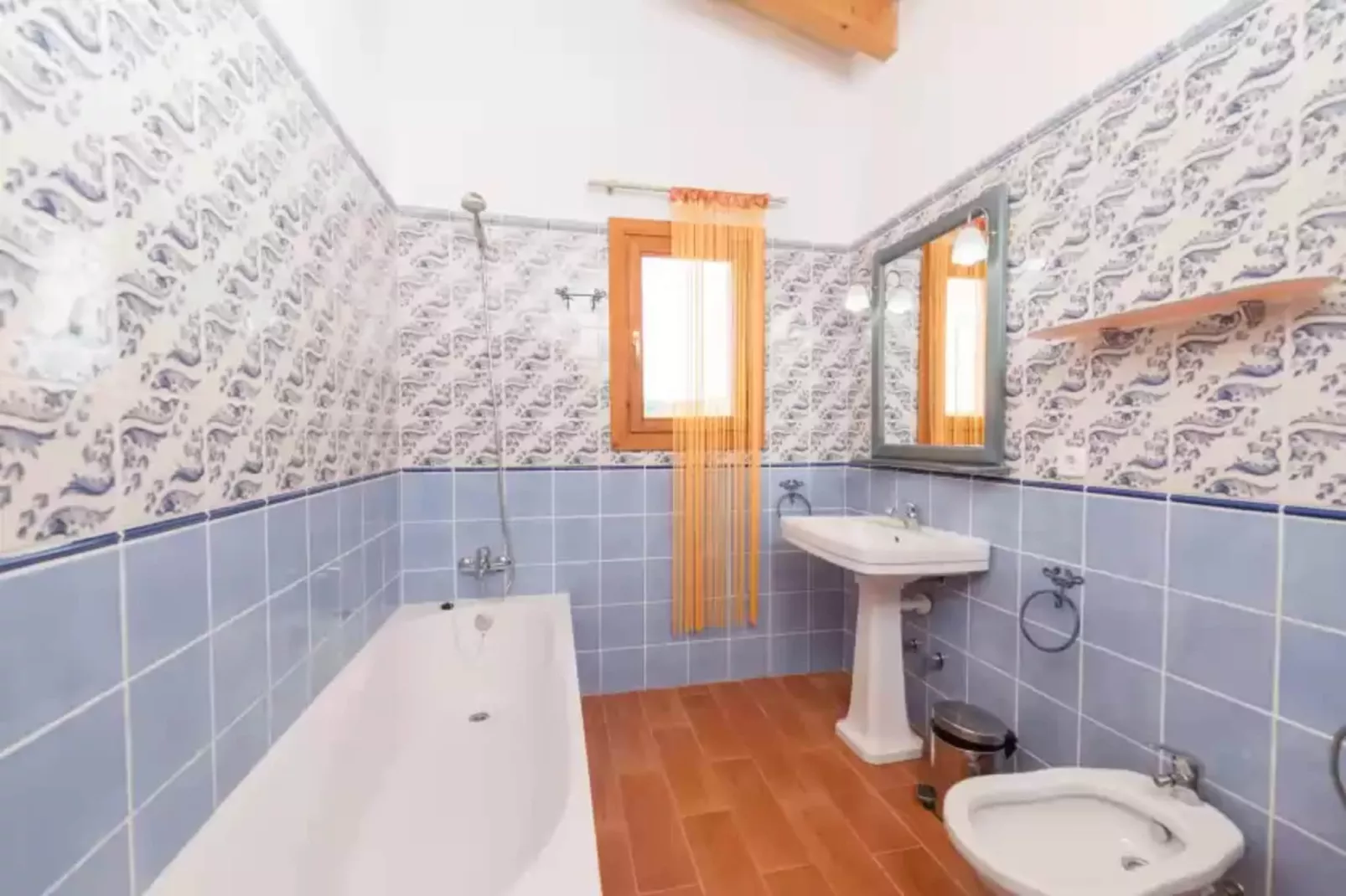 Can Canals-Bathroom
