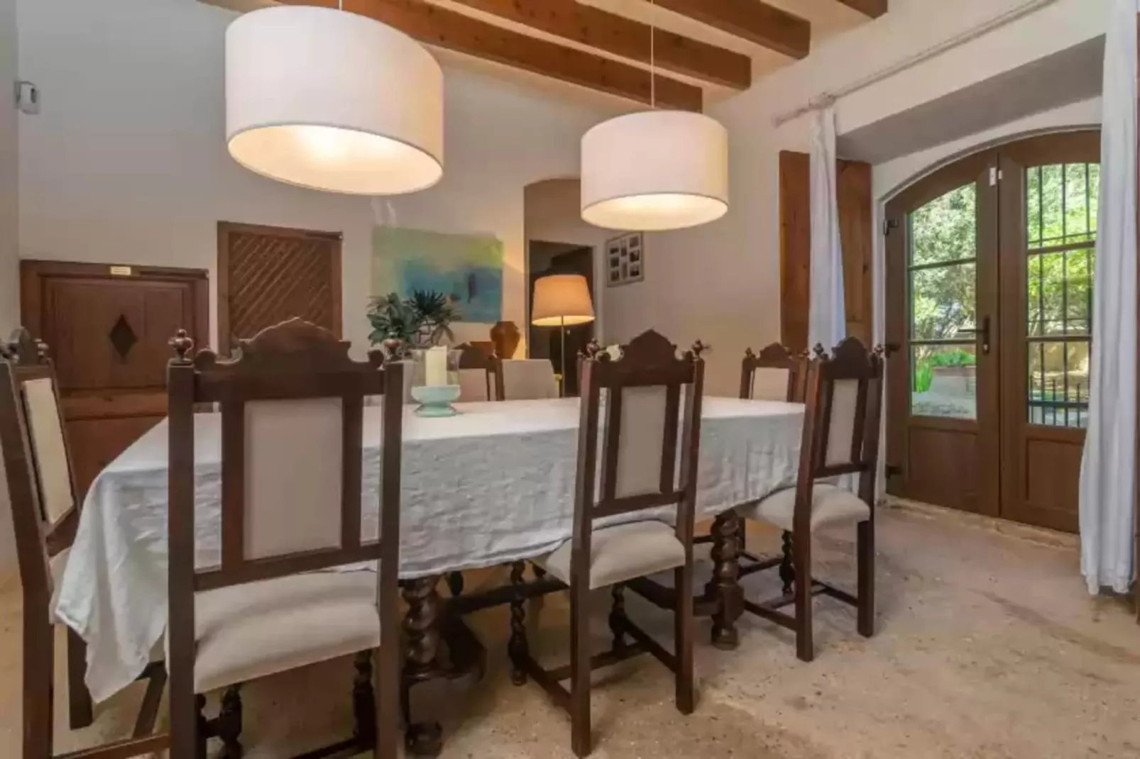 Cas Pilot-Dining room