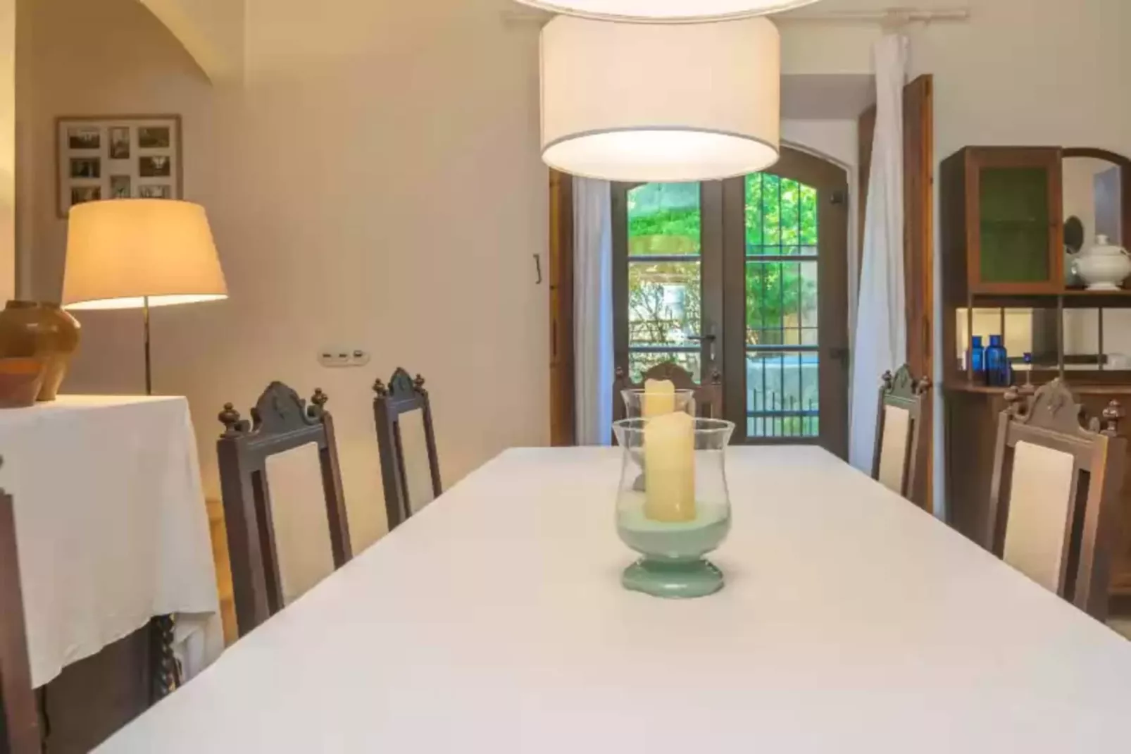 Cas Pilot-Dining room