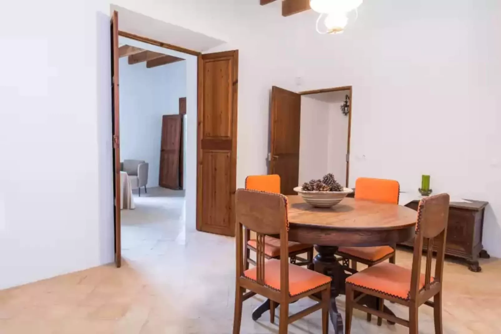 Cas Pilot-Dining room