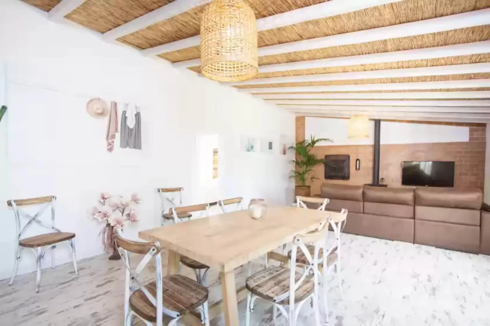 Can Joan Des Forn-Dining room